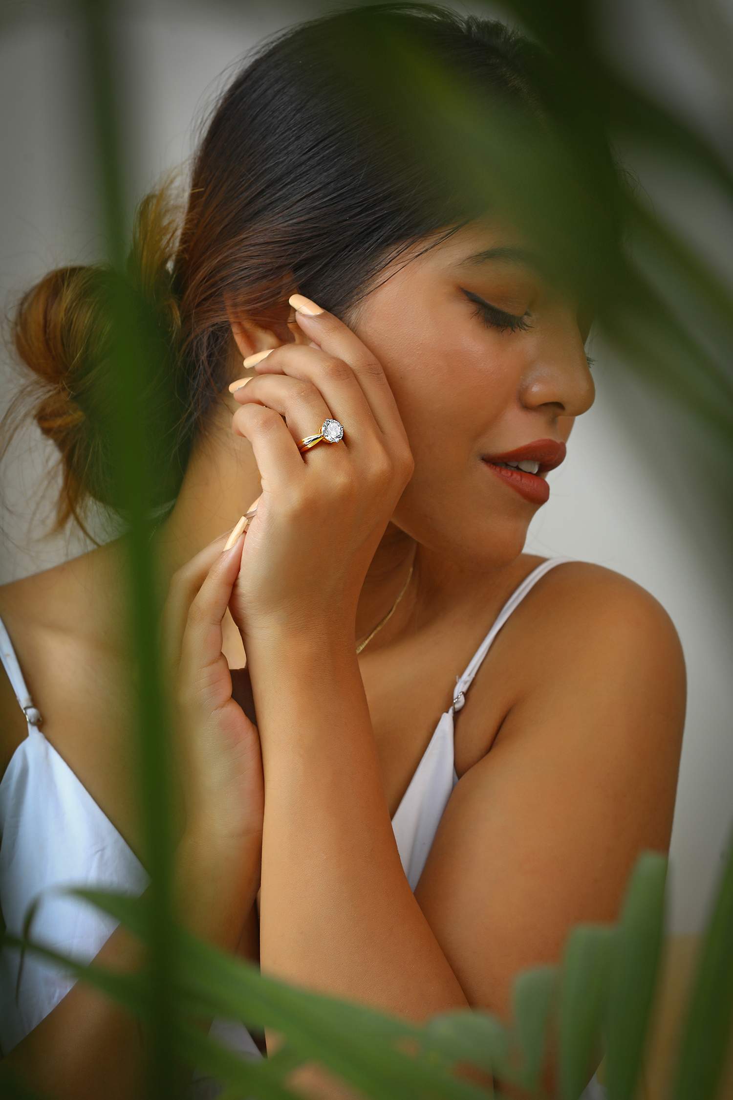 Esperanza Dual-tone Ring with a Round Best Solitaire