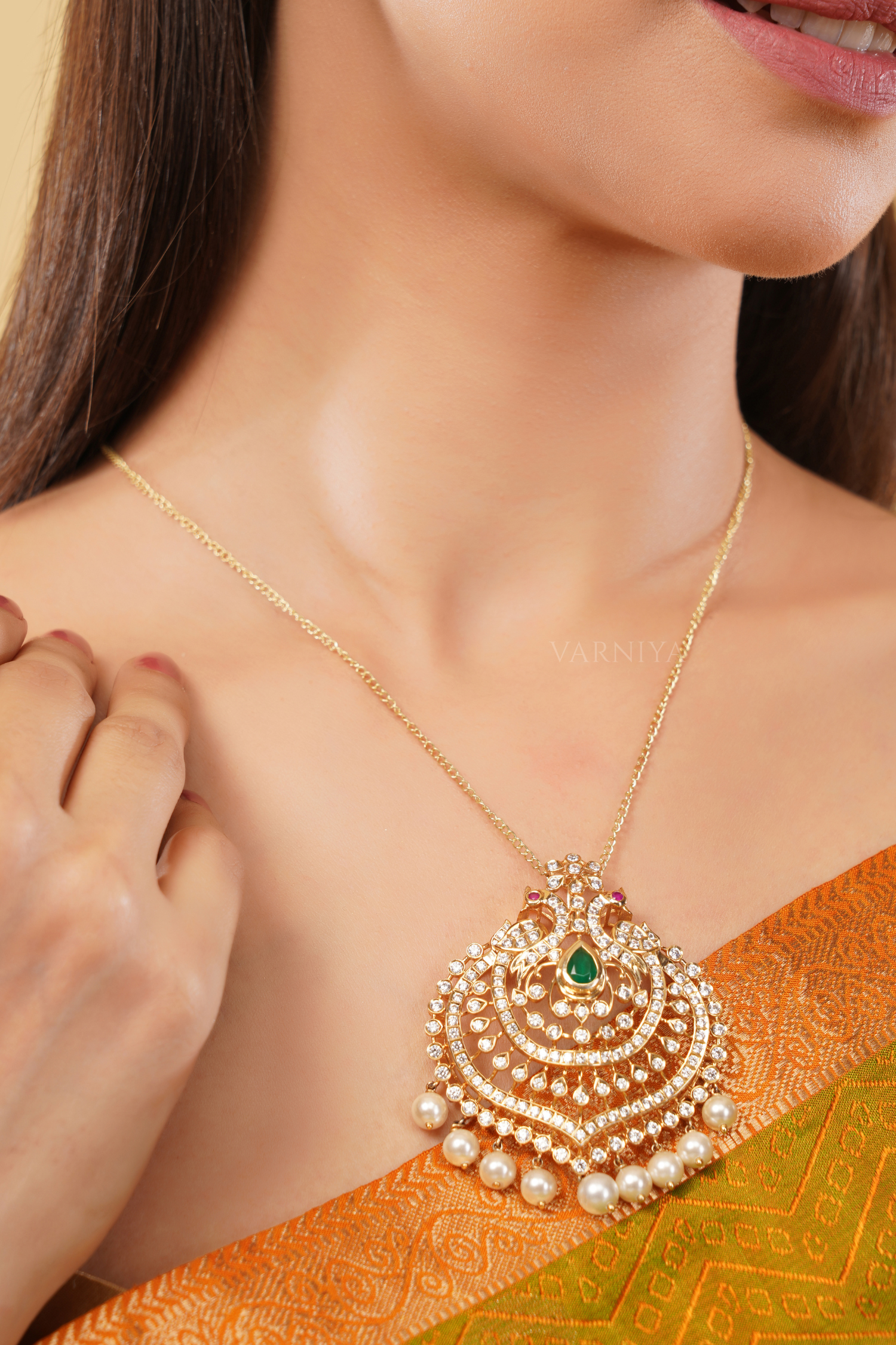 Traditional Minimalist Oval Band Pendant