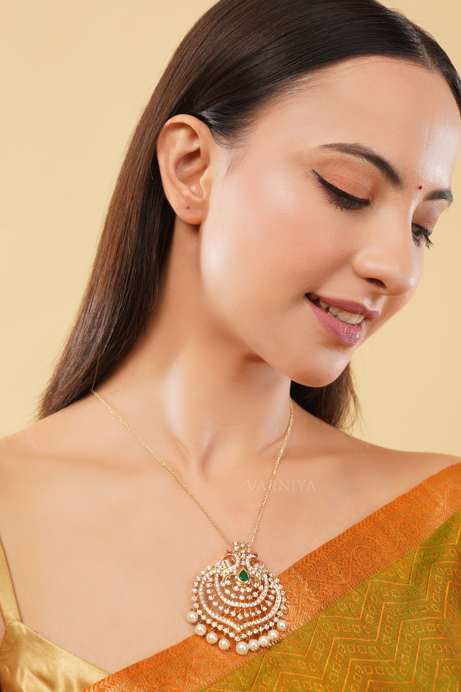 Traditional Minimalist Oval Band Pendant