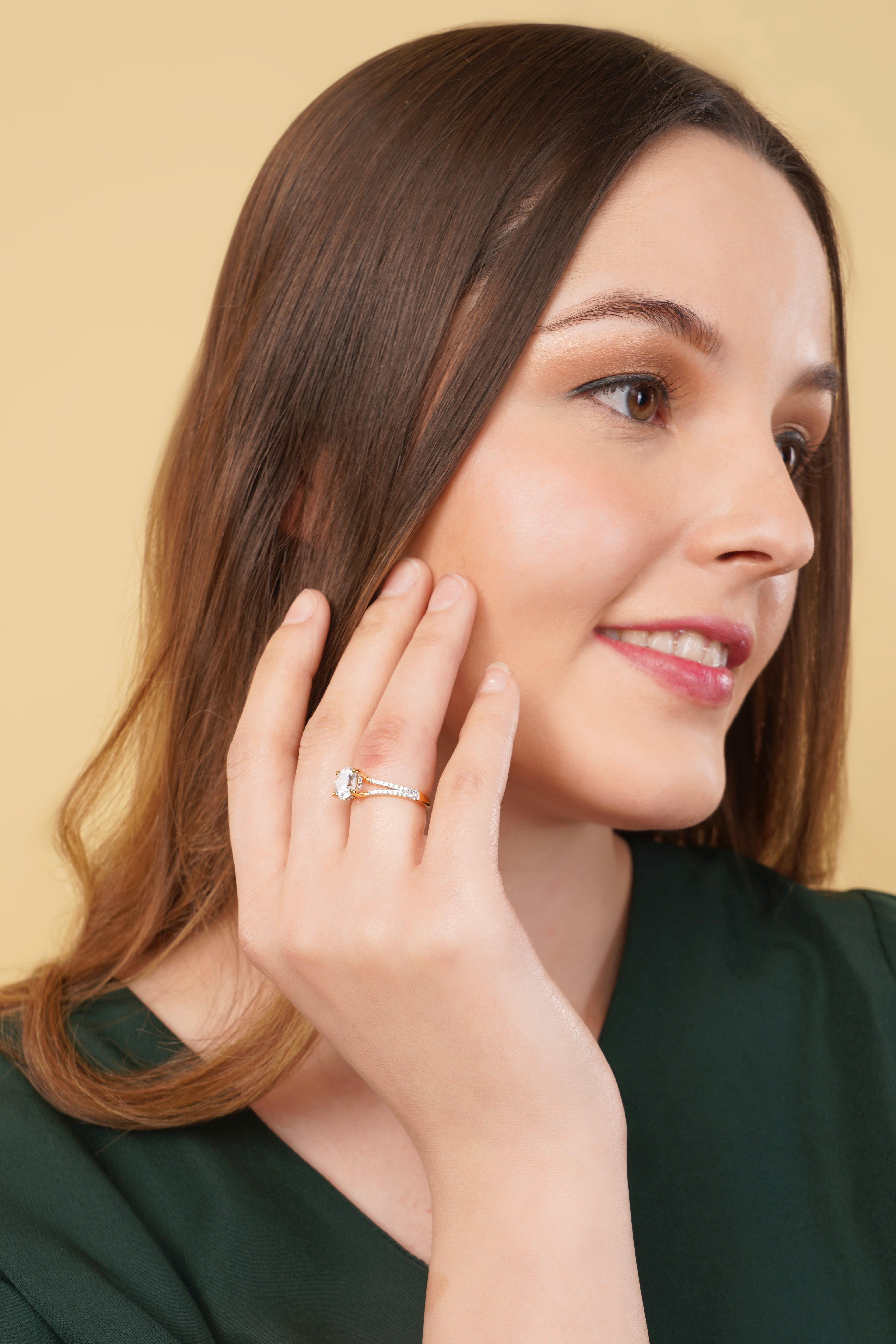 Dulce Halo Round Brilliant Solitaire Pavé Ring