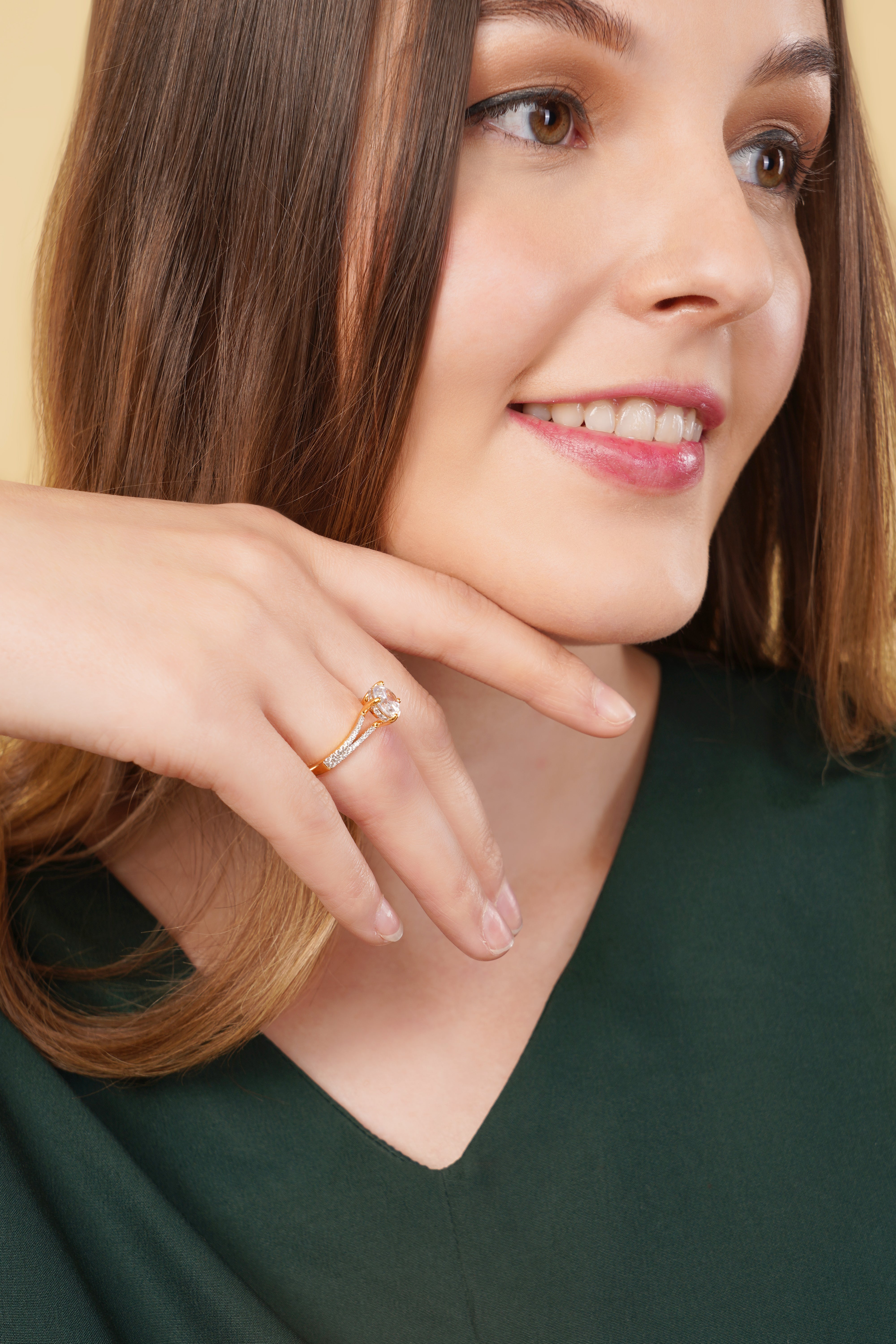 Dulce Halo Round Brilliant Solitaire Pavé Ring