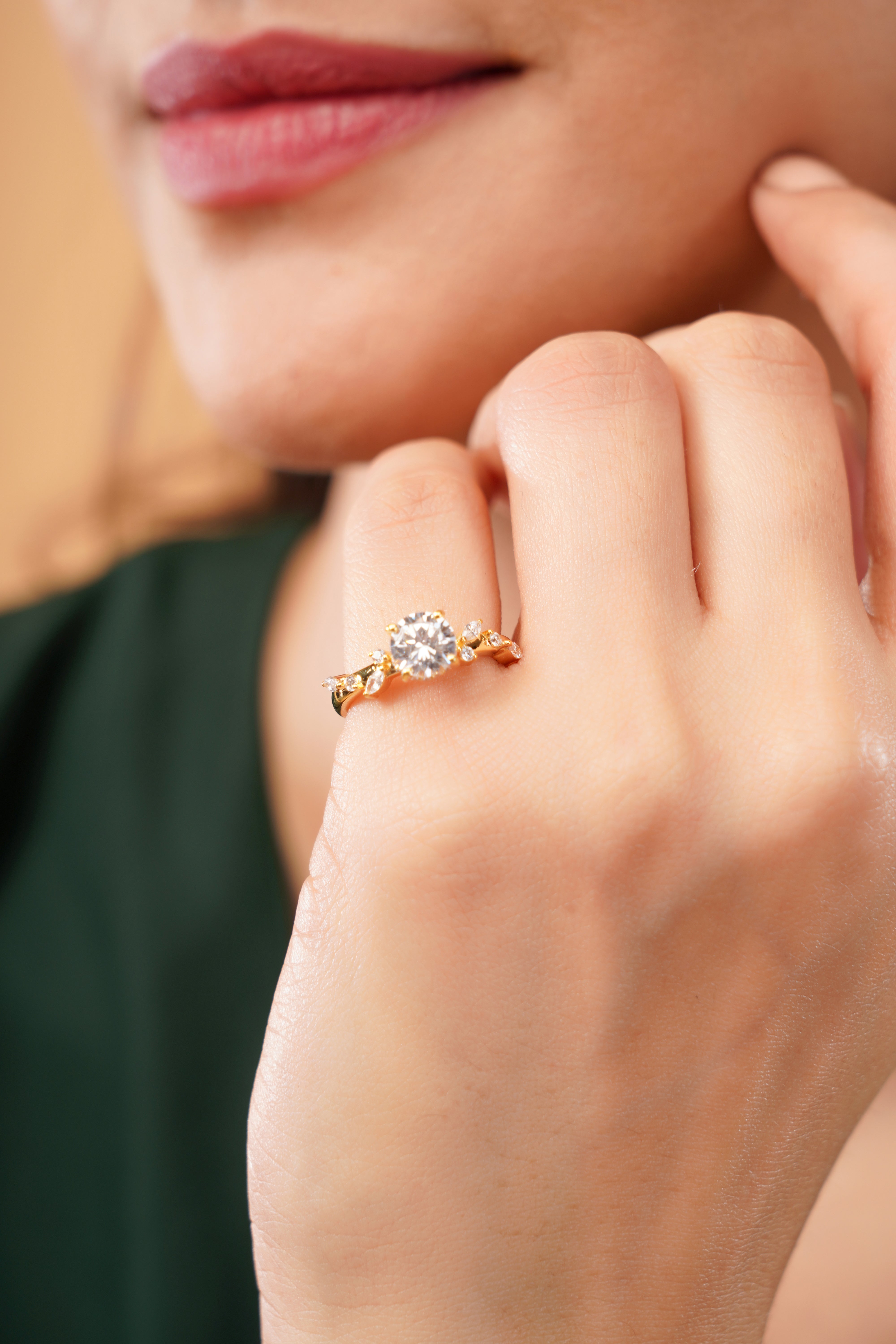 Florentina Round Brilliant Vine Ring