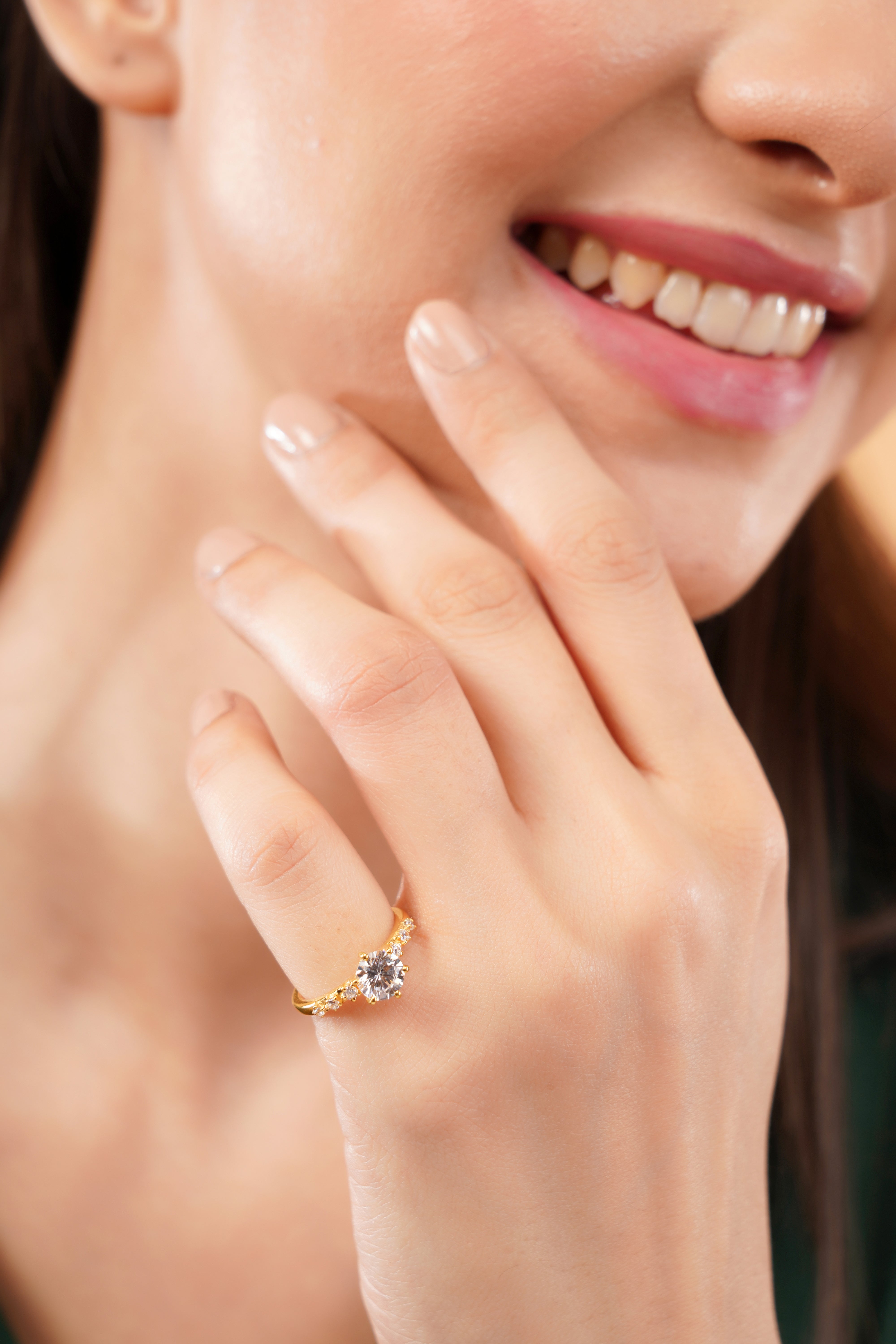 Stella 6-Prong Round Brilliant Engagement Ring