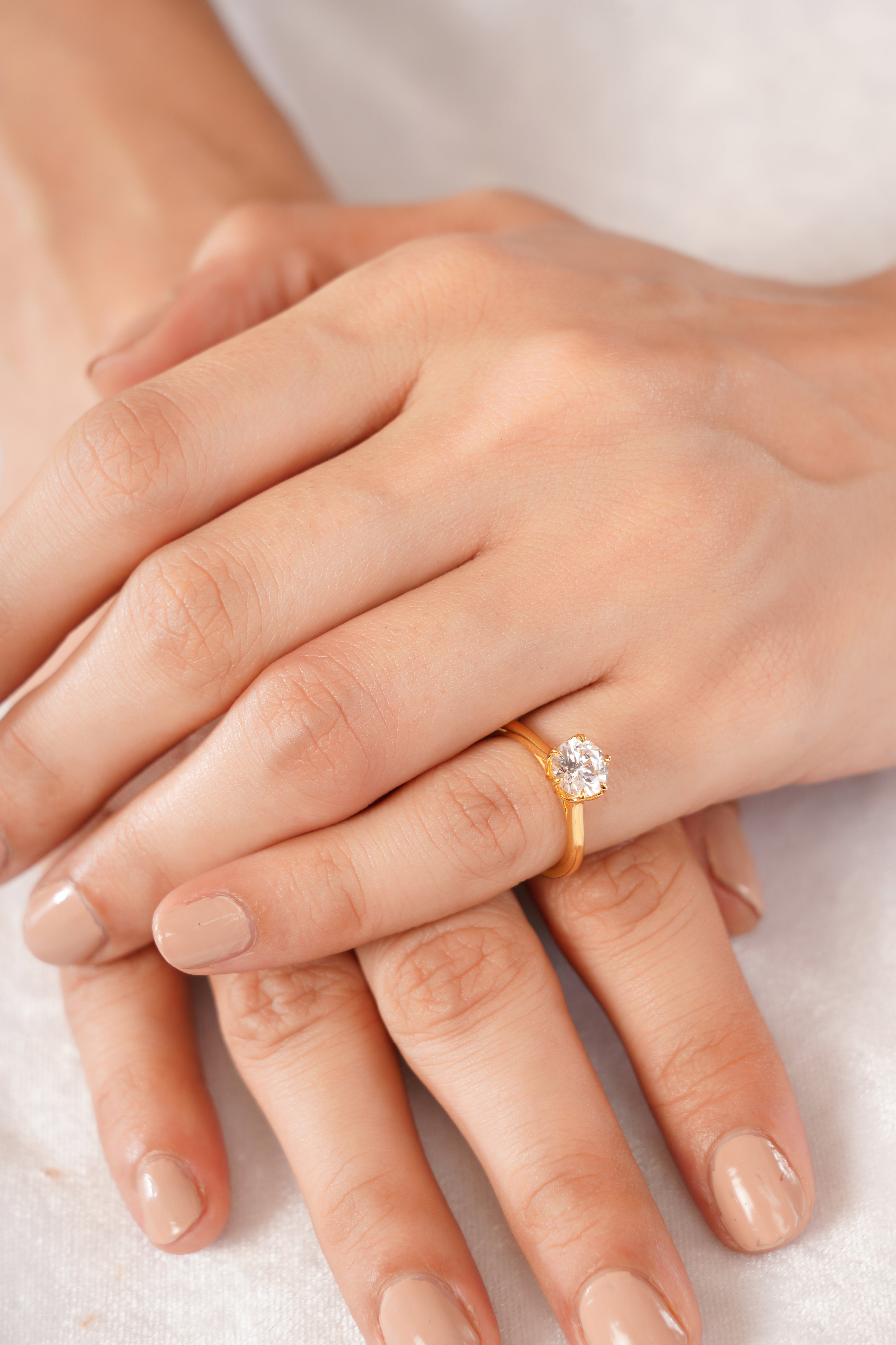 Elysian Round Hidden Halo Solitaire