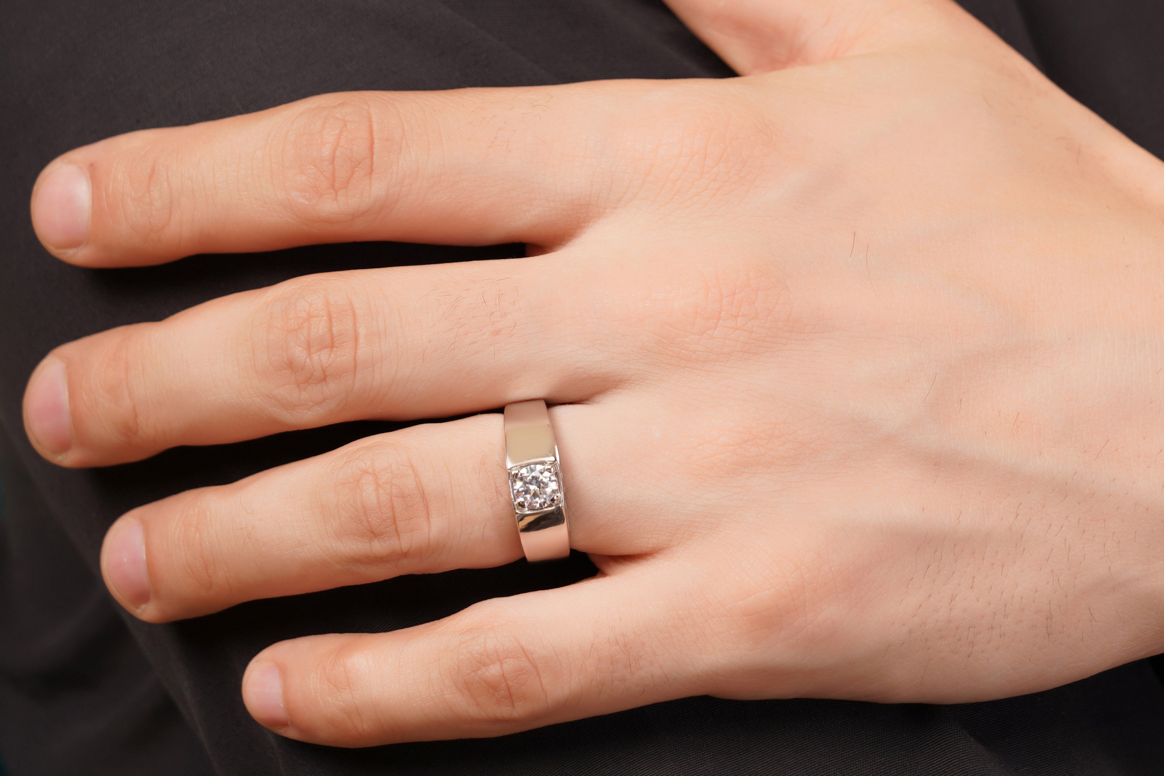 Noble Ring with a Round Solitaire