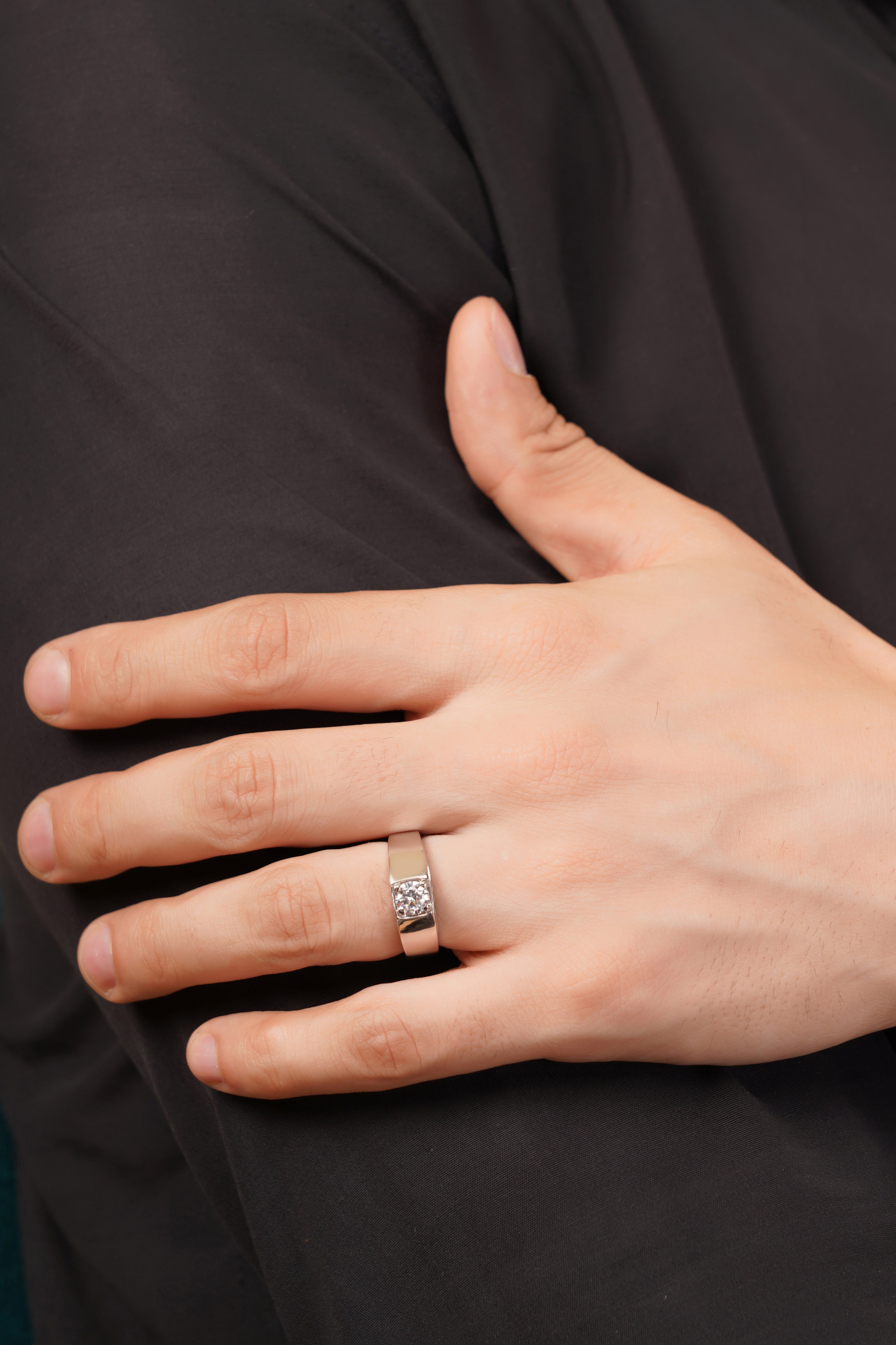 Noble Ring with a Round Solitaire