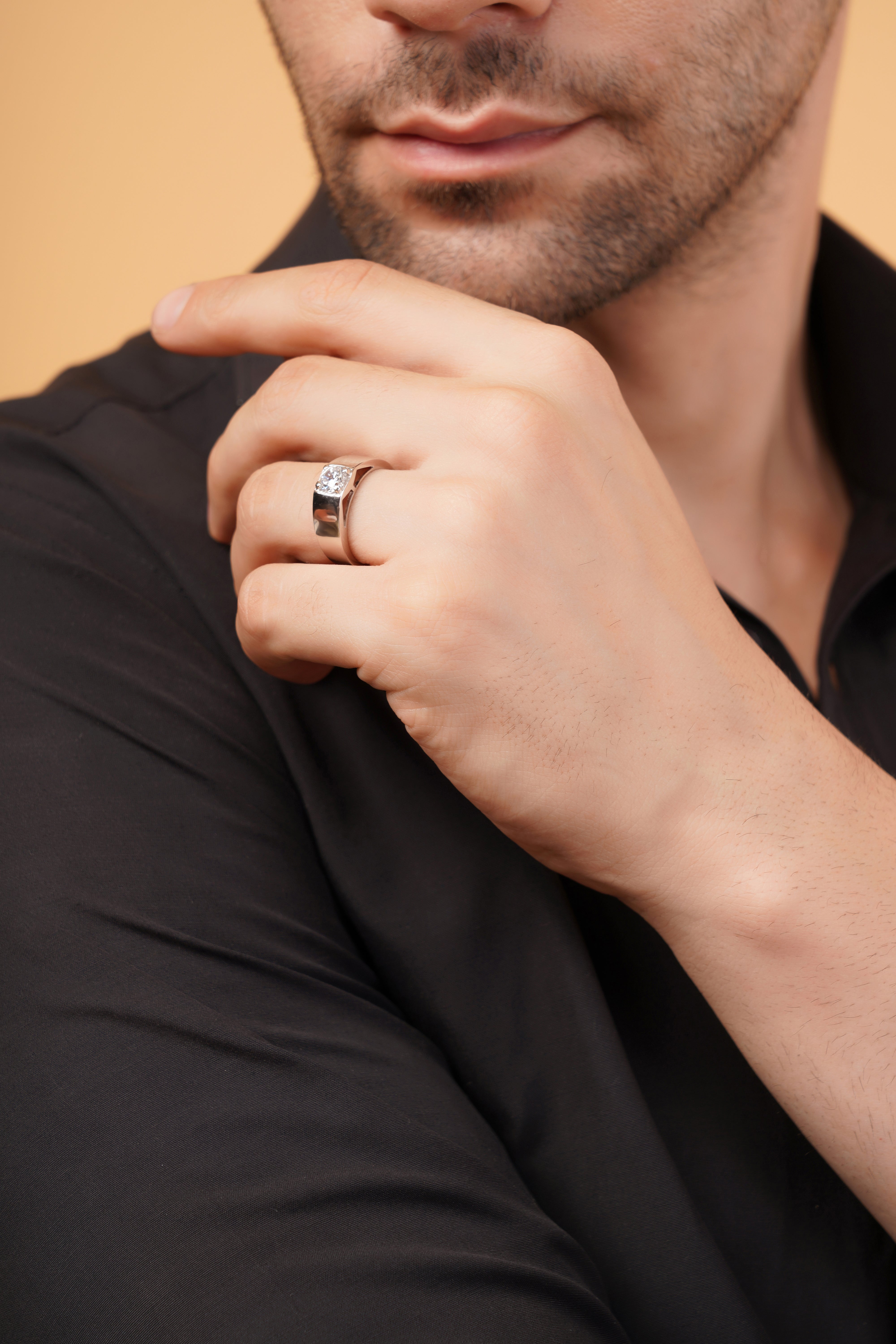 Noble Ring with a Round Solitaire