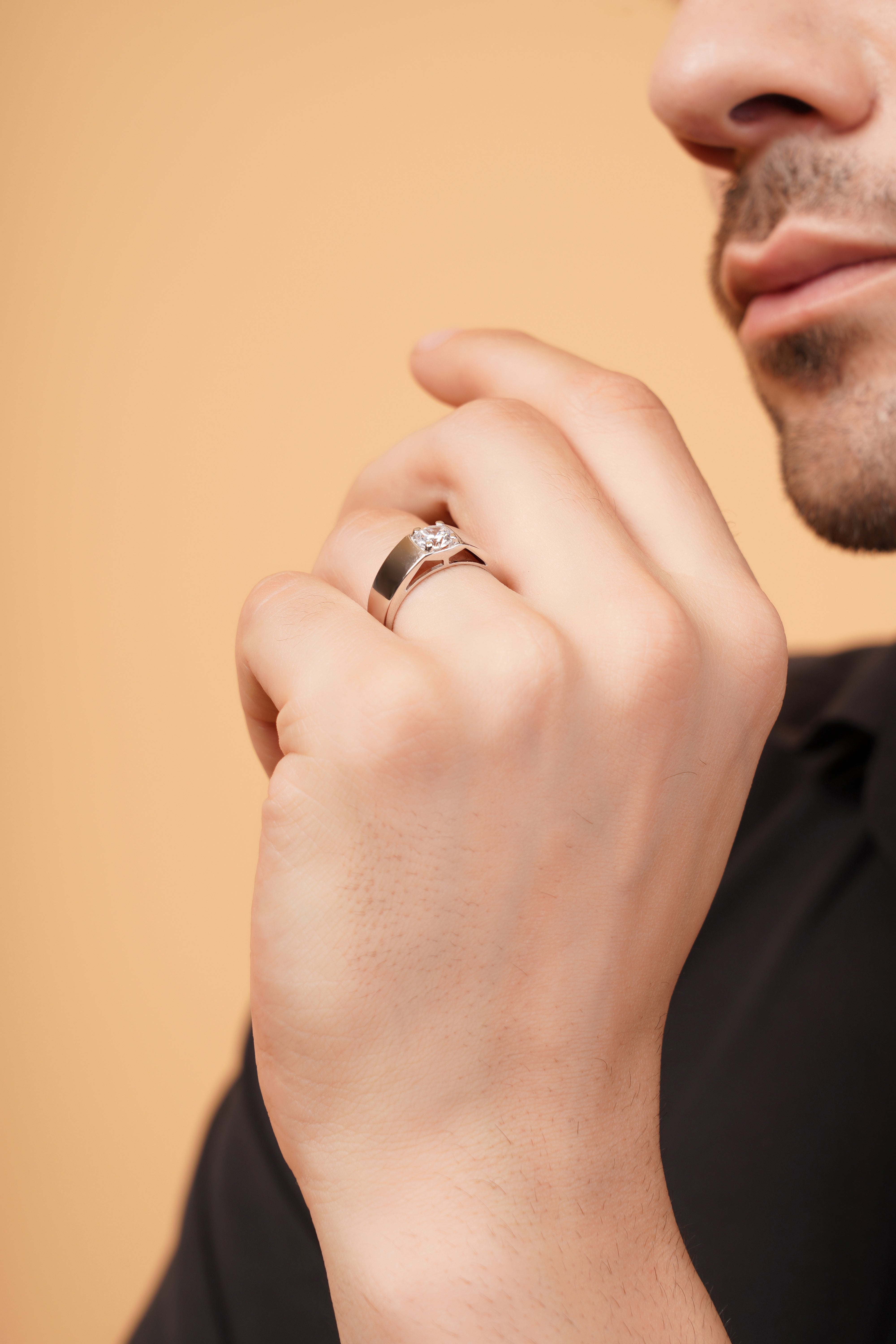 Noble Ring with a Round Solitaire