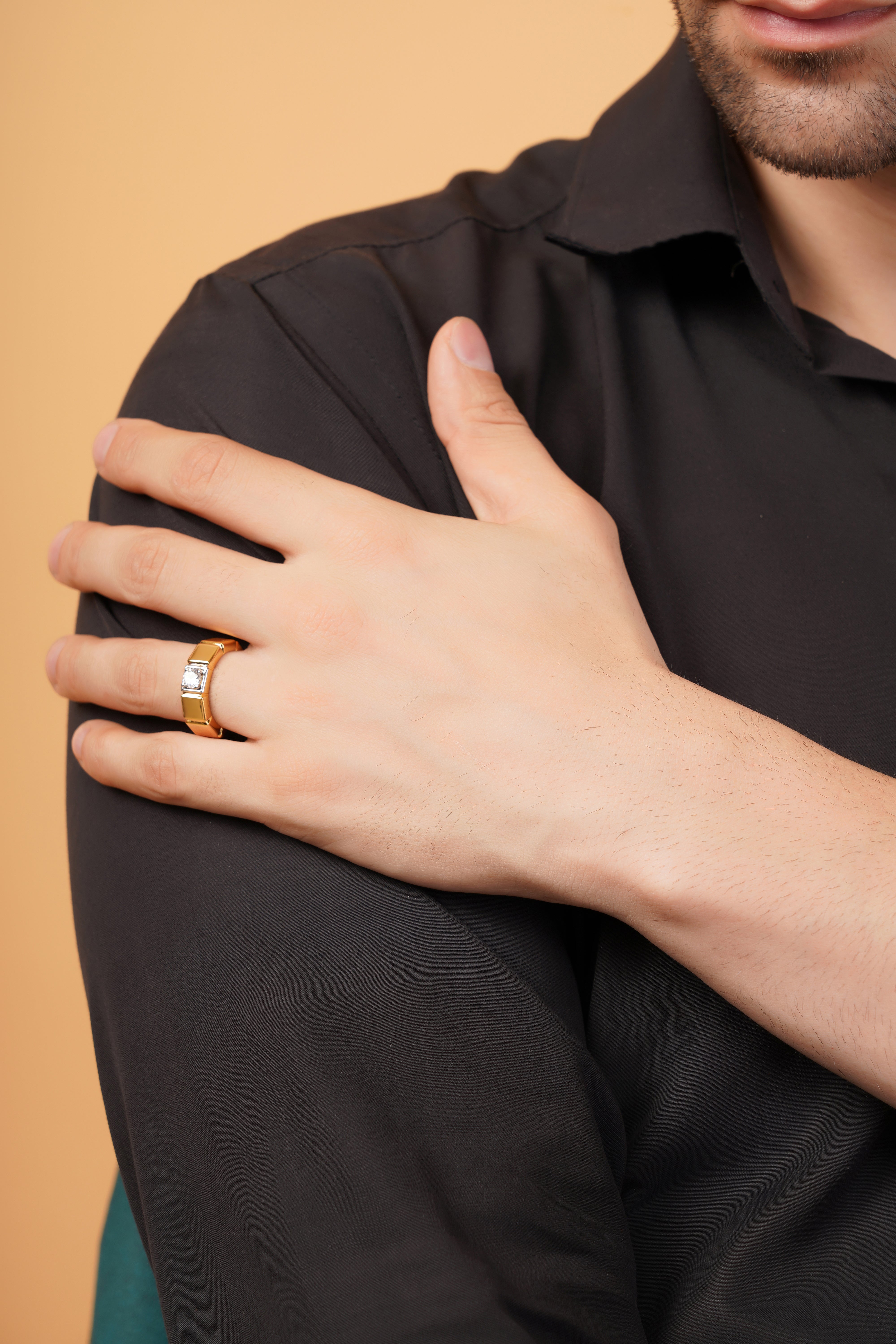 Honor Band with Round Solitaire