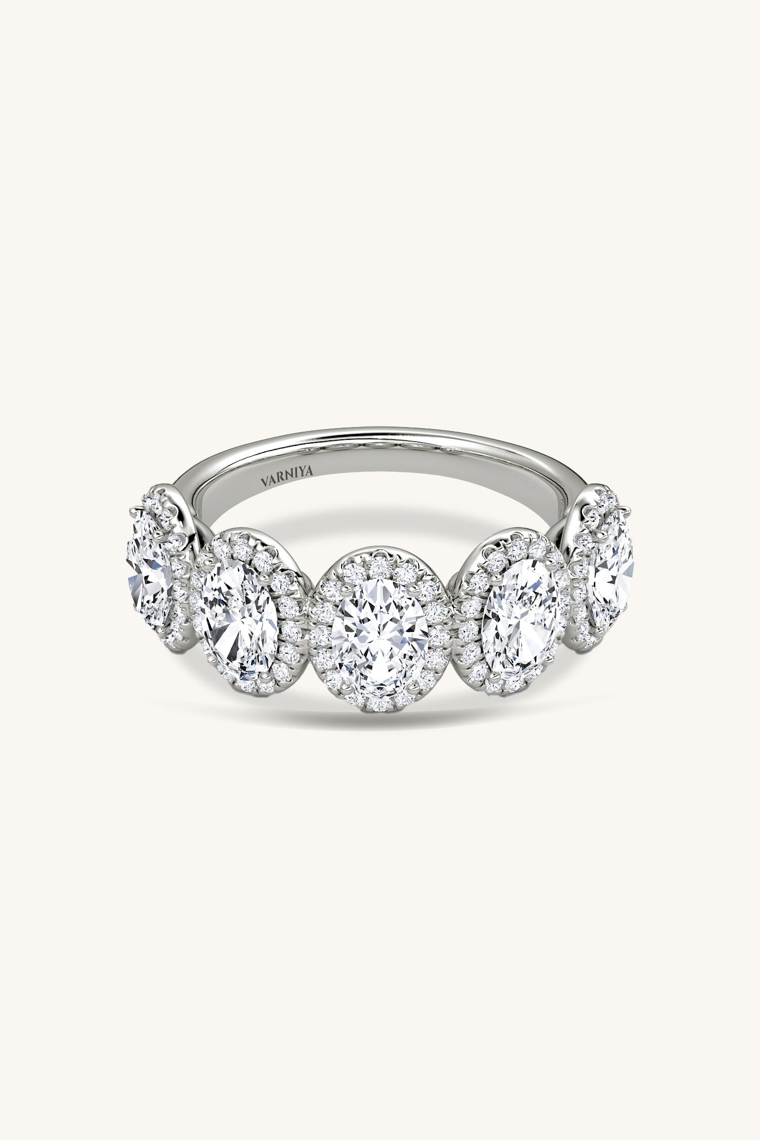 BRILLIANT SOLITAIRE PAVÉ RING