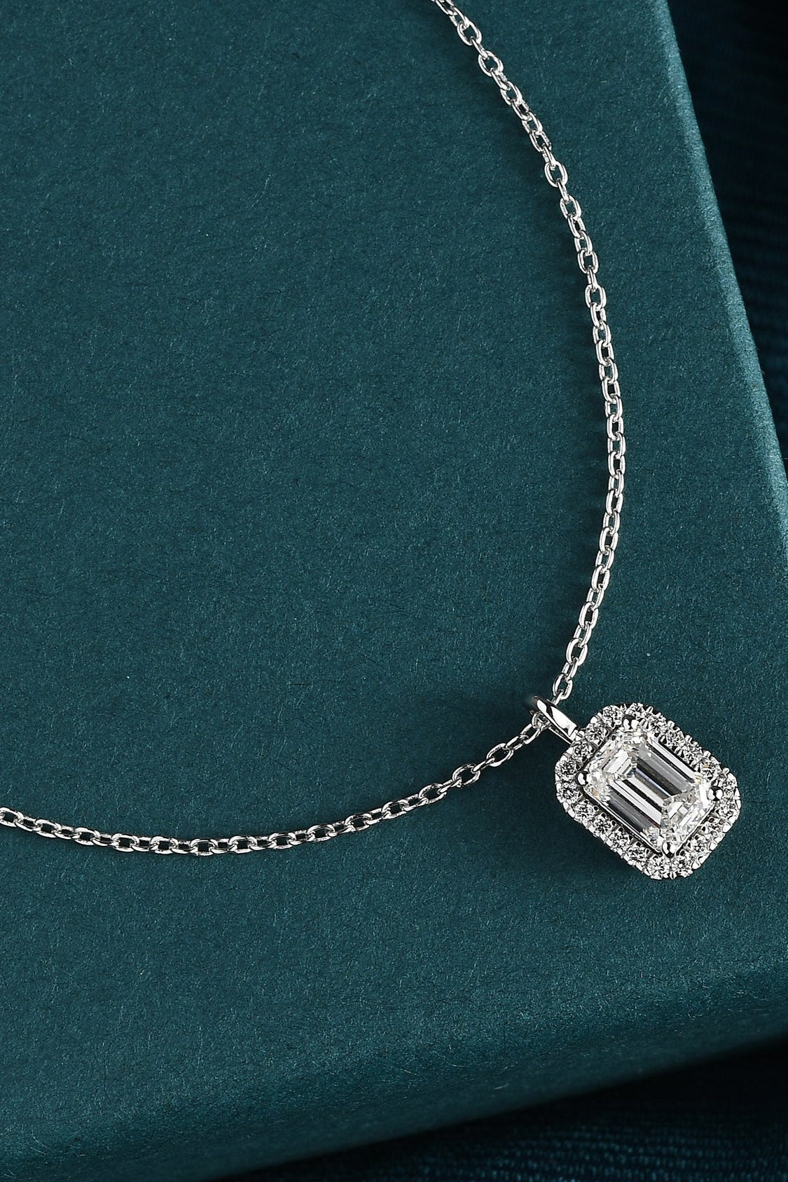 Coralina Halo Emerald Solitaire Pendant