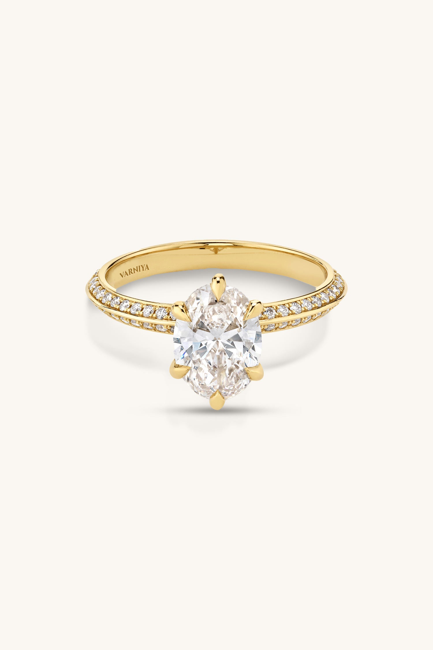 Amália Oval Solitaire Pavé Ring