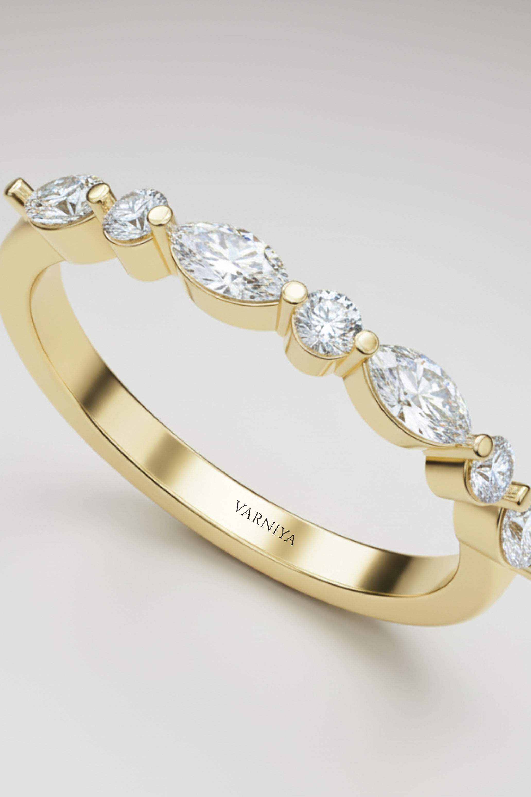The Adelina round brilliant and marquise Band