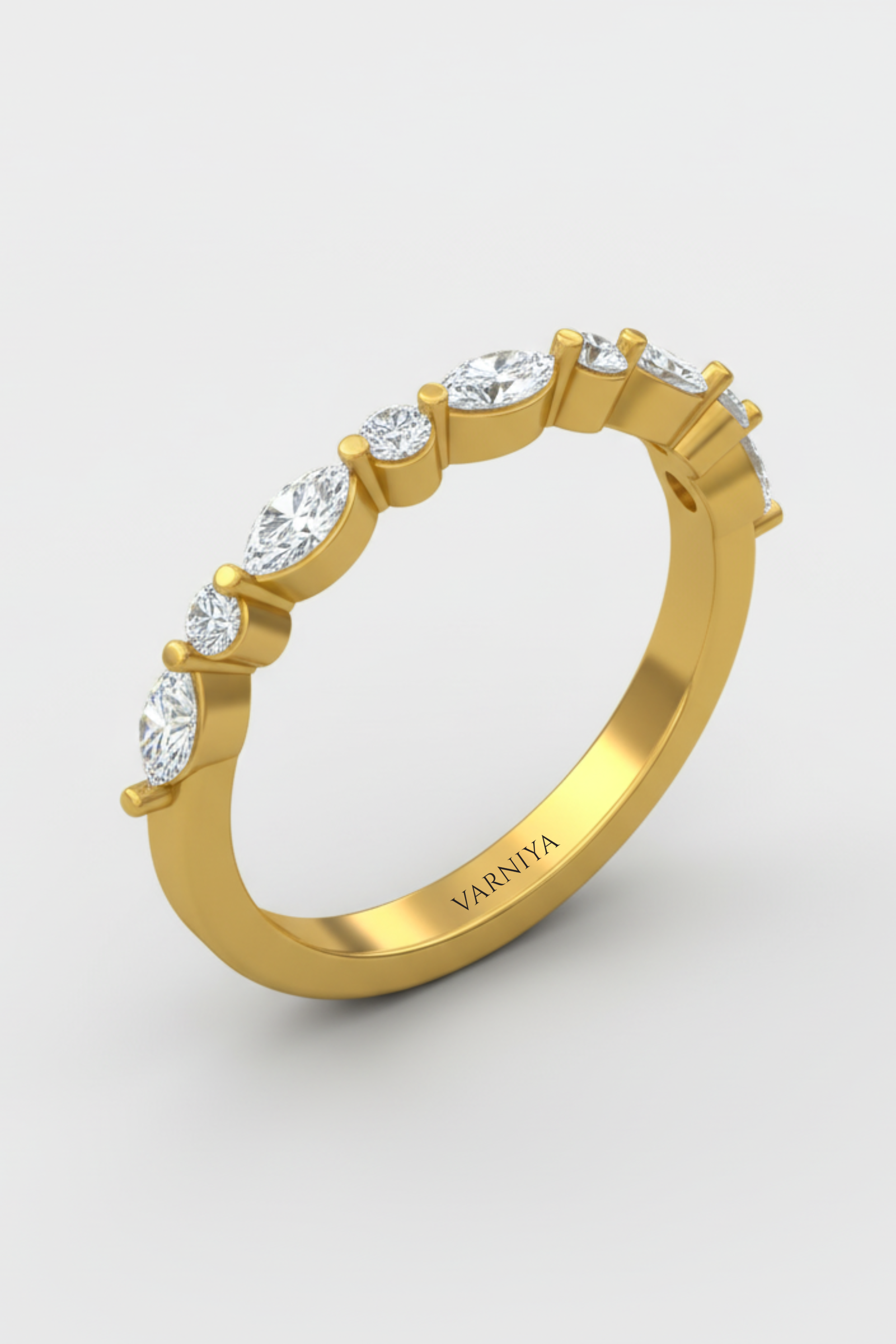 The Adelina round brilliant and marquise Band