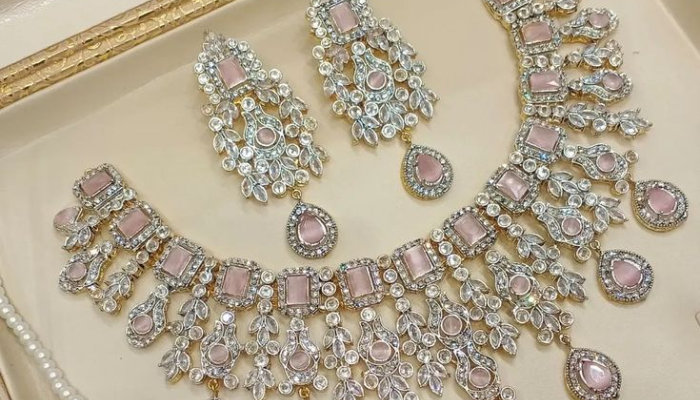 Must-Try Styles from the 2025 Indian Bridal Jewelry Trend - VARNIYA