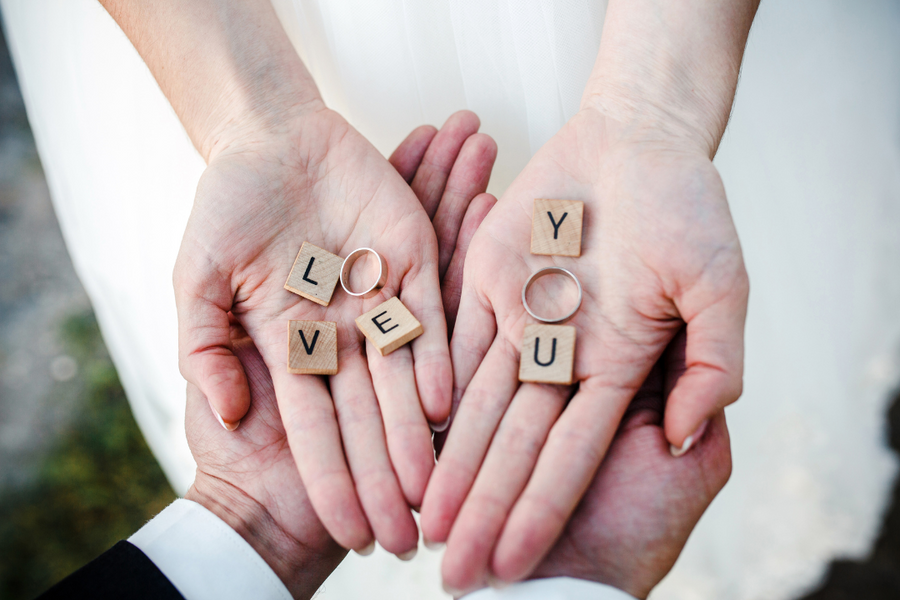 Engagement Photo Ideas: Ideal Poses for Couples