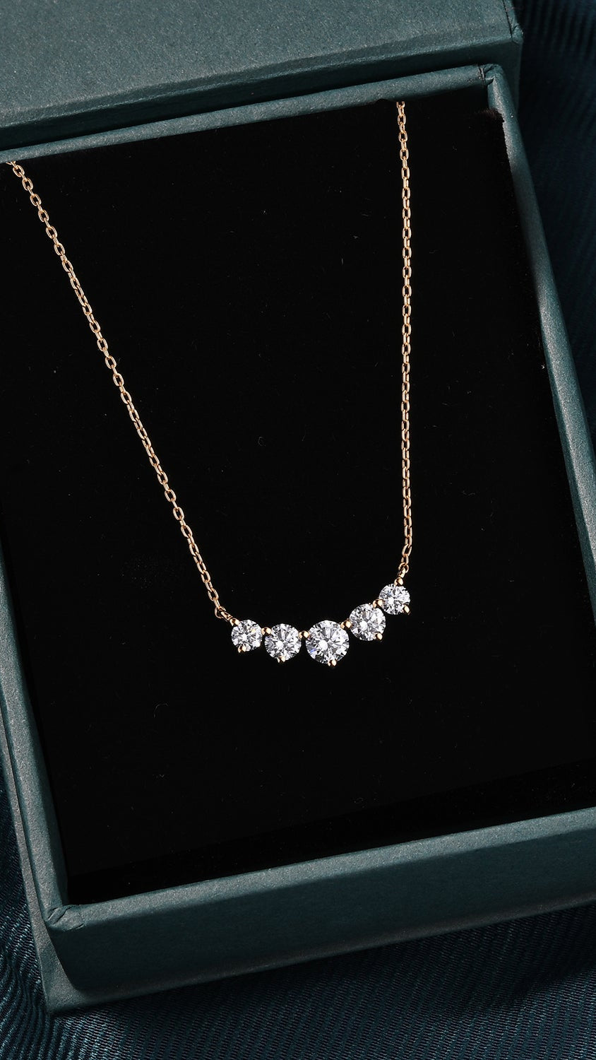 Stella Arc Pendant with Round Brilliant Diamonds