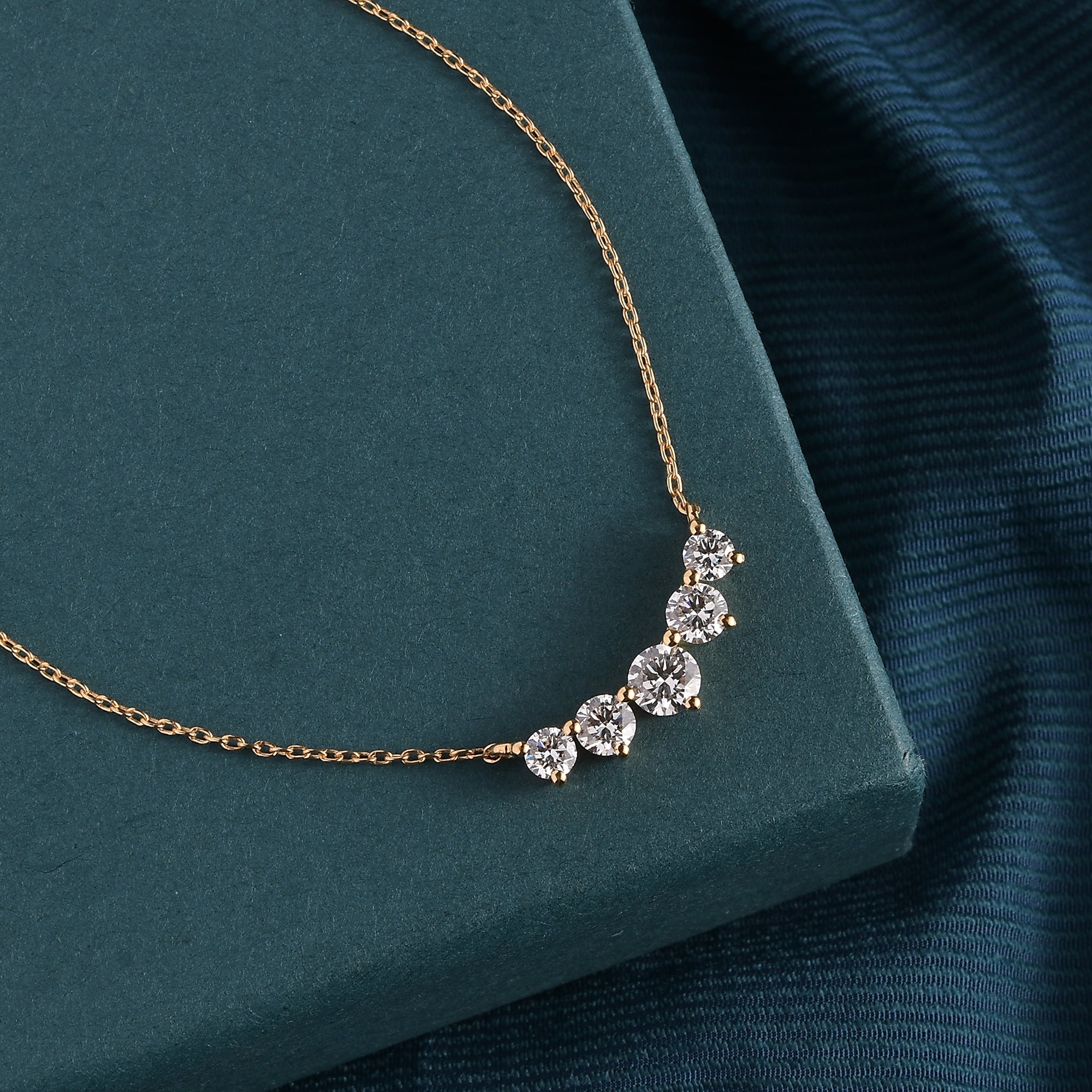 Stella Arc Pendant with Round Brilliant Diamonds