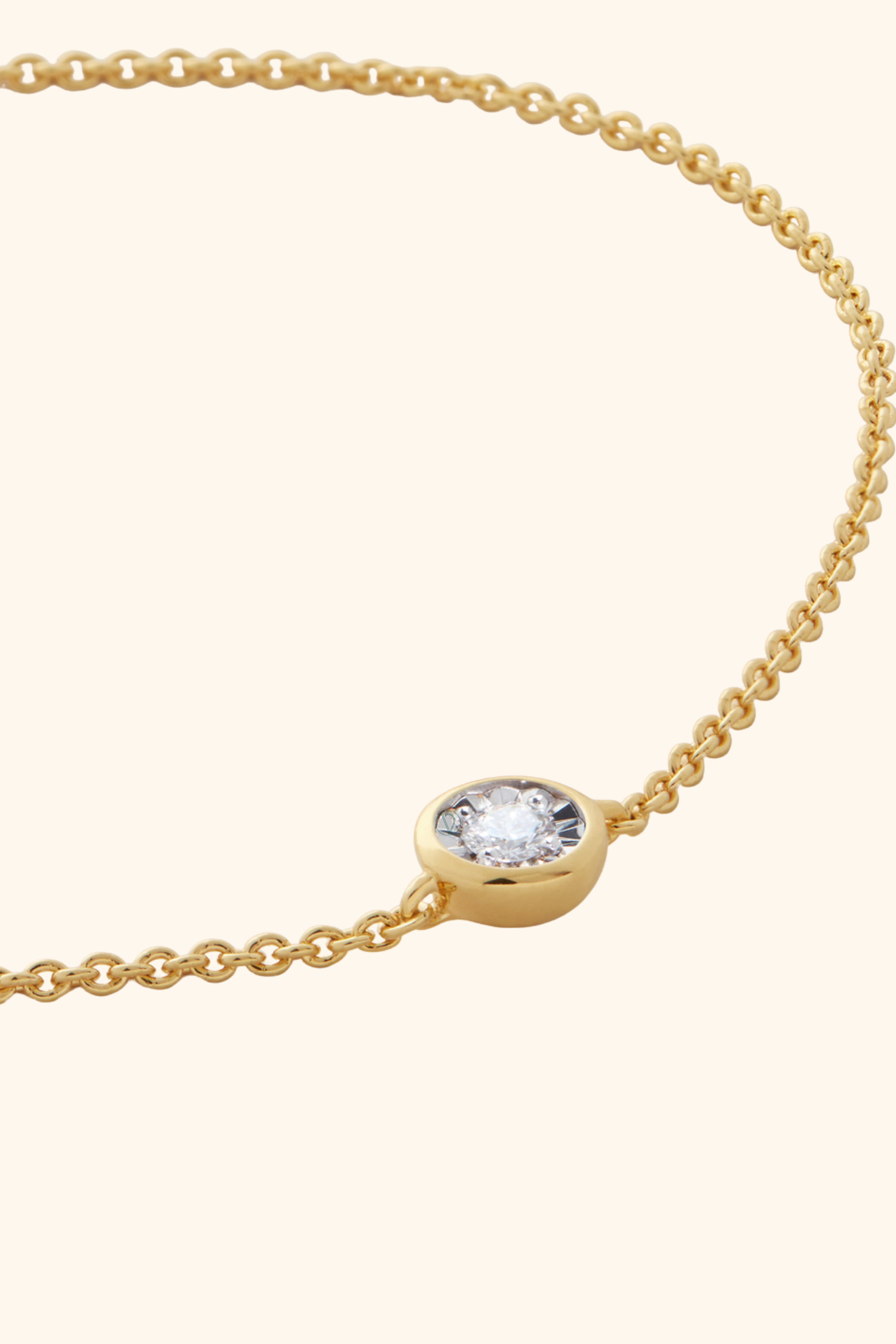 Bezel Set Round Shaped Bracelet