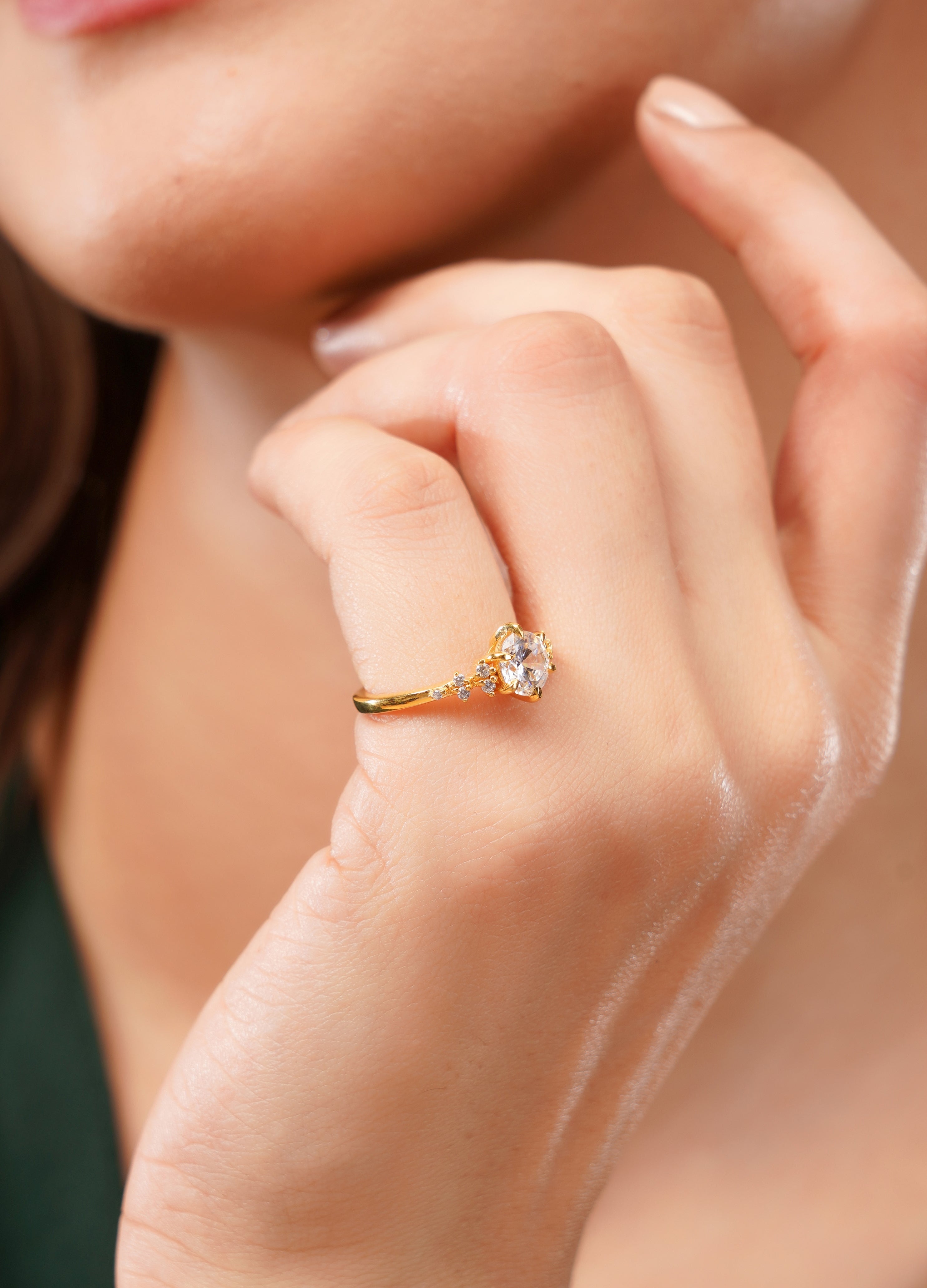 Luminosa Bloom Round Engagement Ring