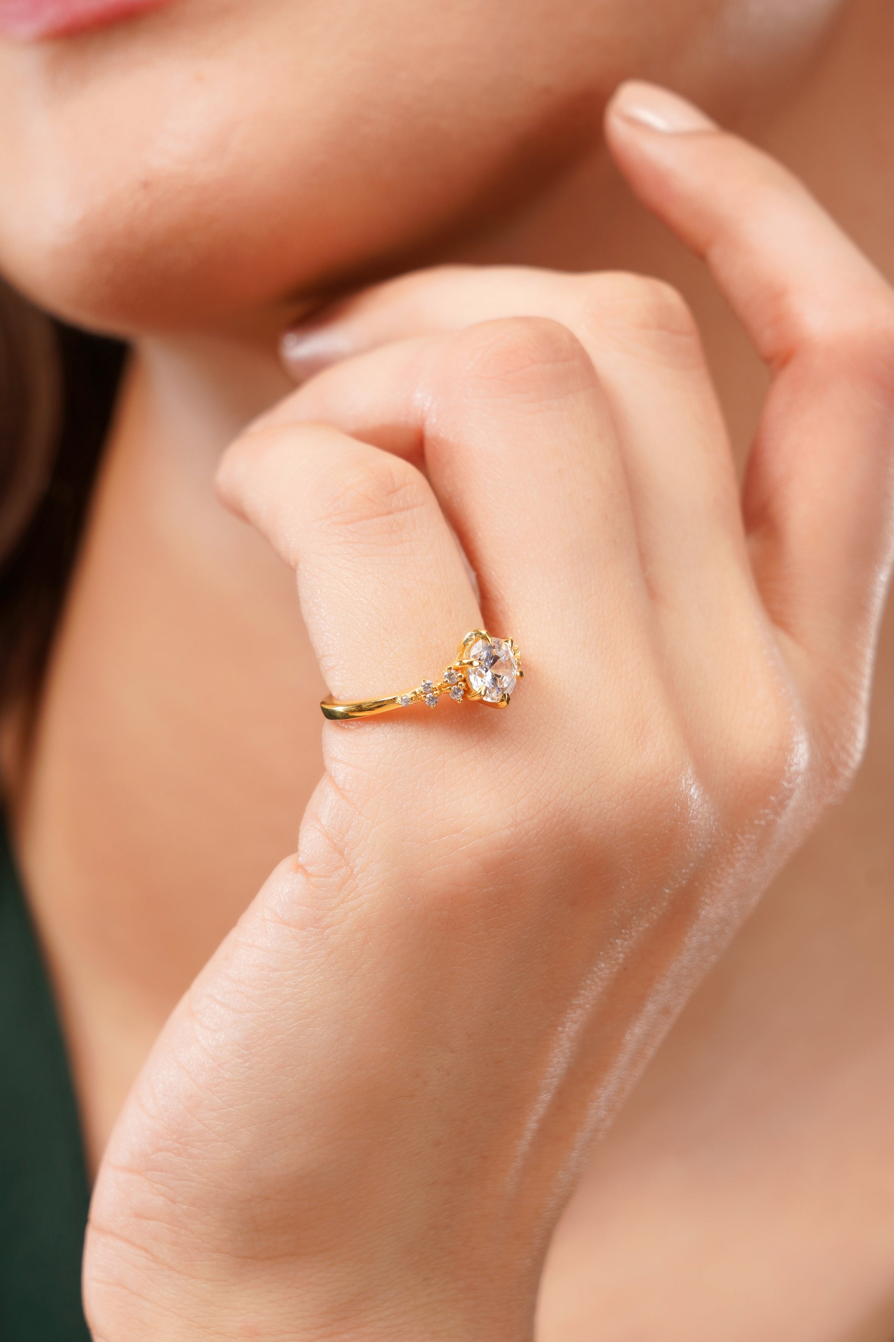 Luminosa Bloom Round Engagement Ring