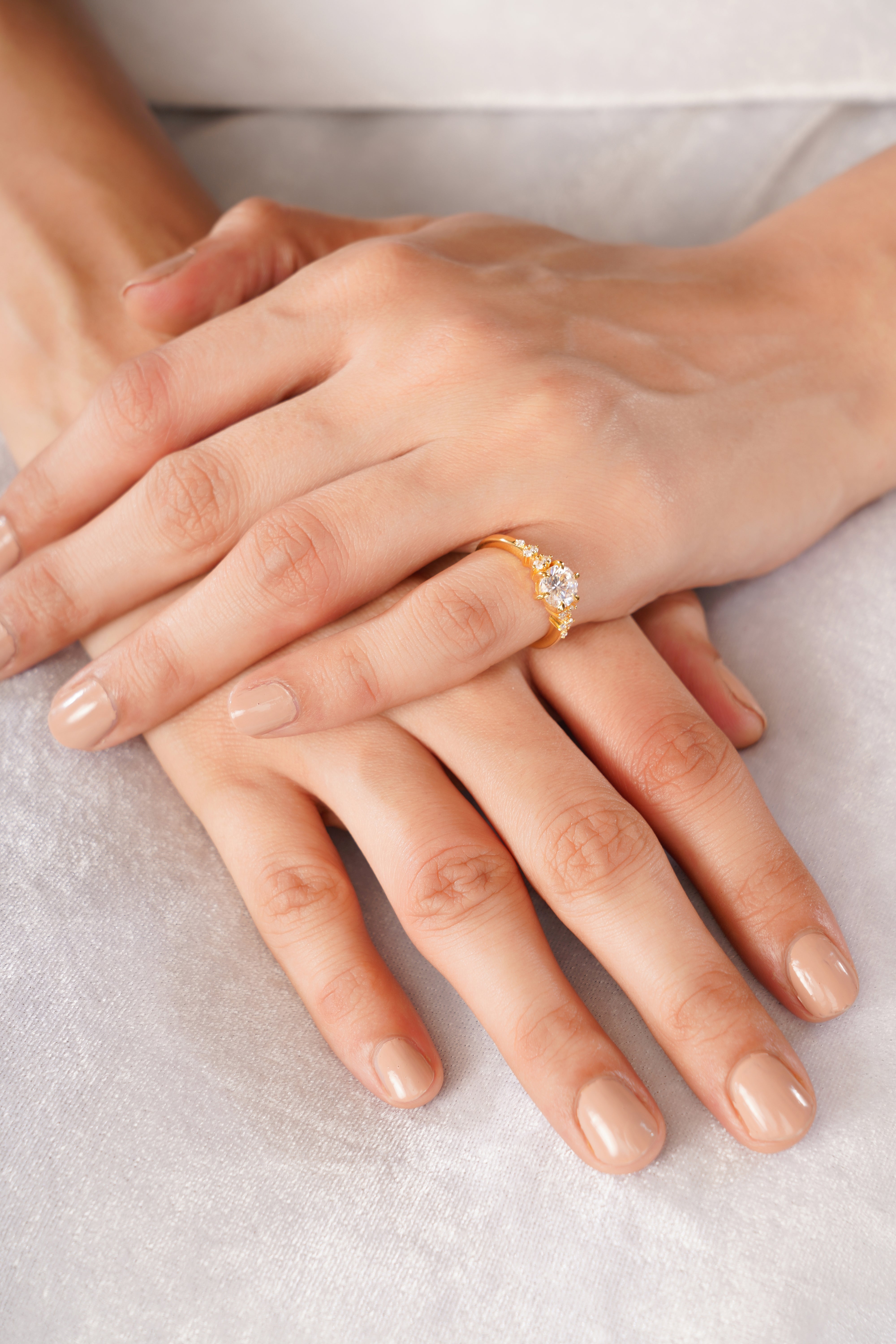 Luminosa Bloom Round Engagement Ring