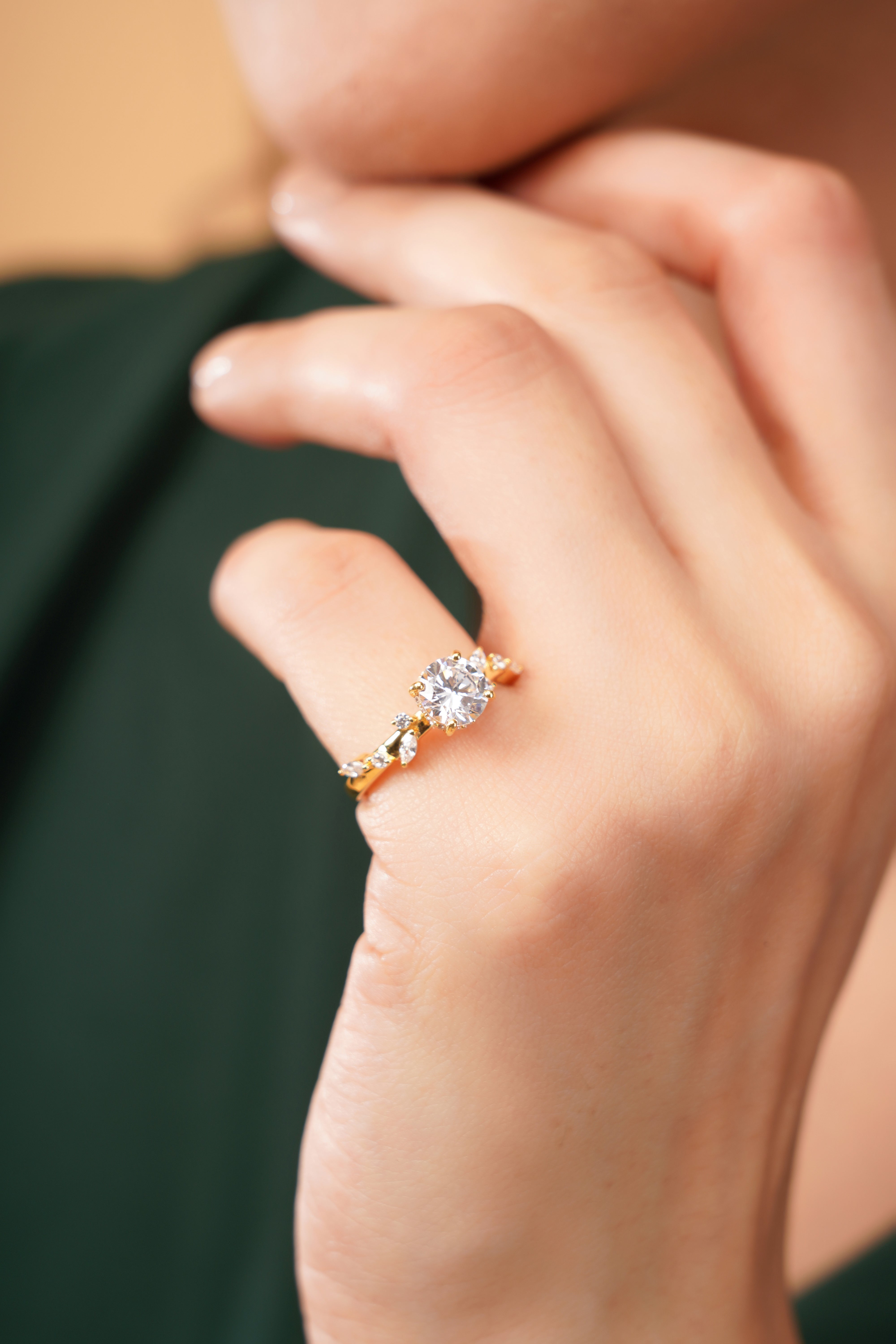 Florentina Round Brilliant Vine Ring