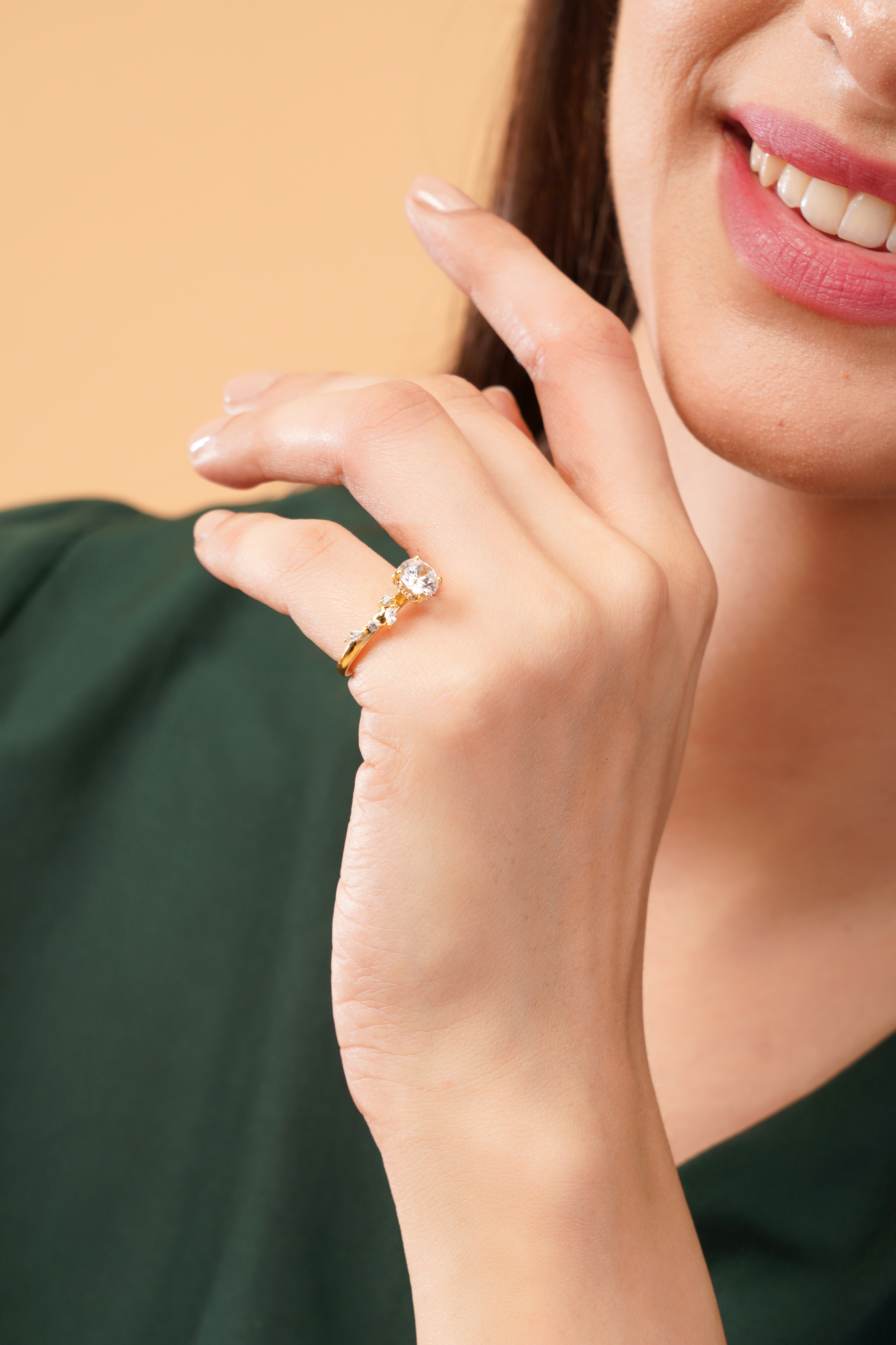 Florentina Round Brilliant Vine Ring