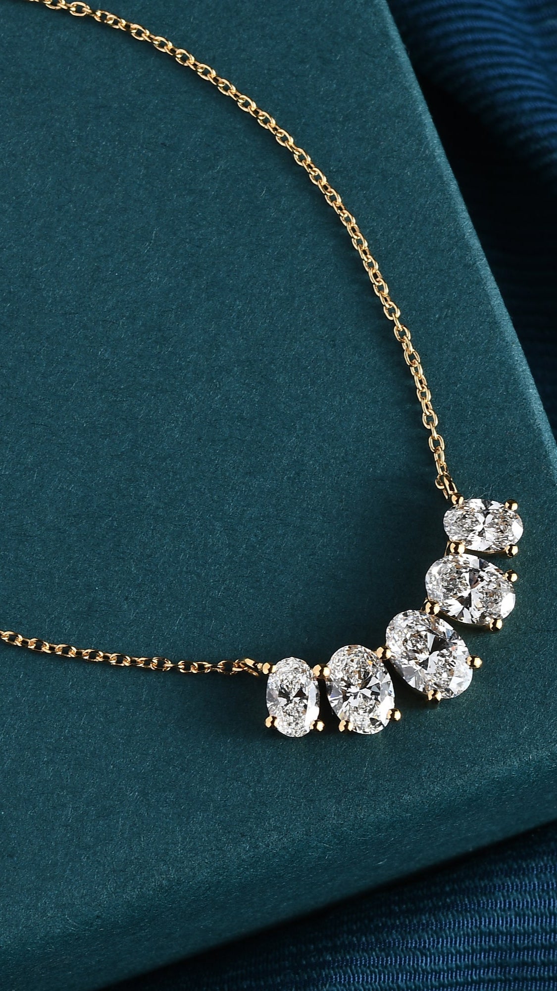 Stella Arc Pendant with Oval Diamonds