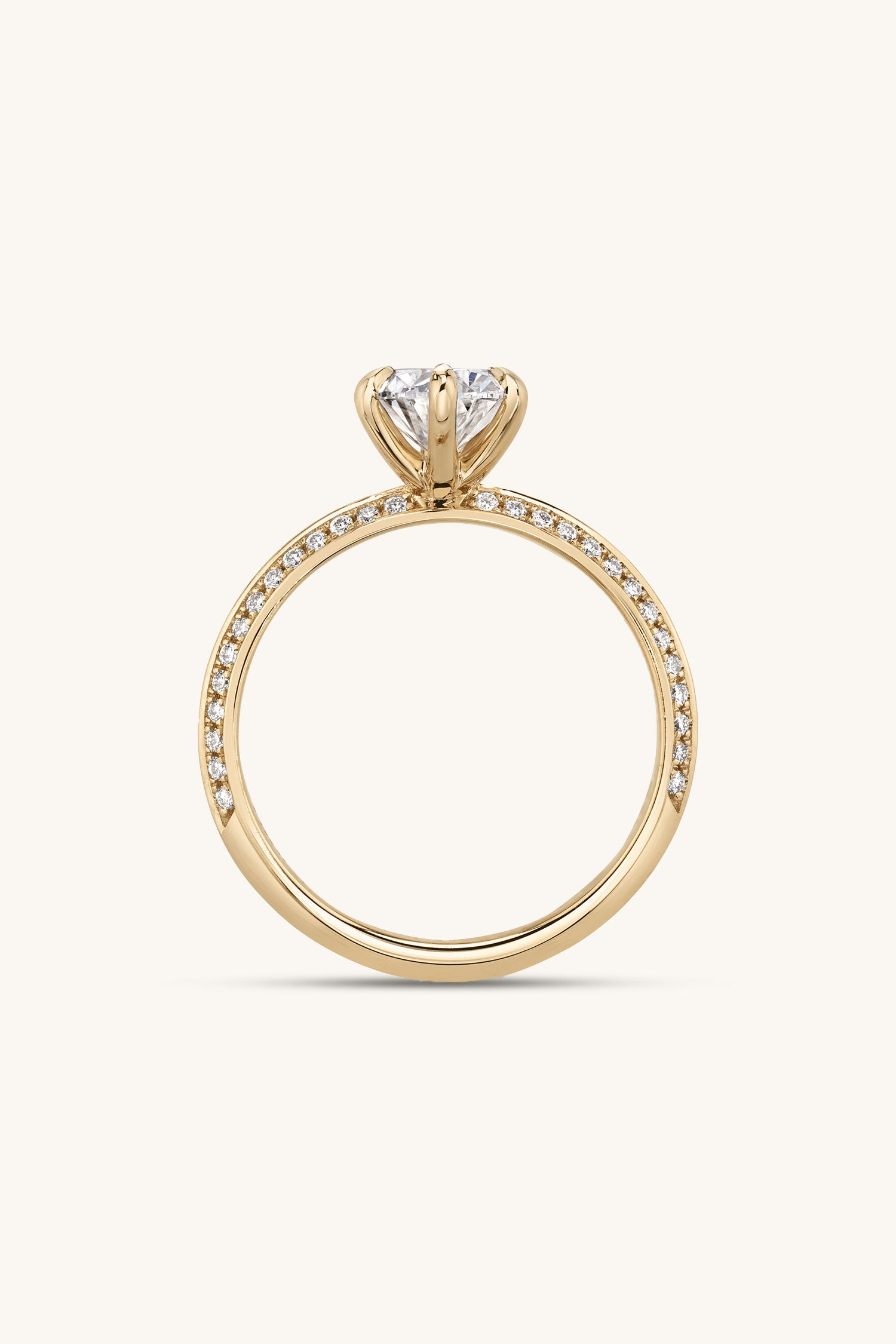 Amália Oval Solitaire Pavé Ring