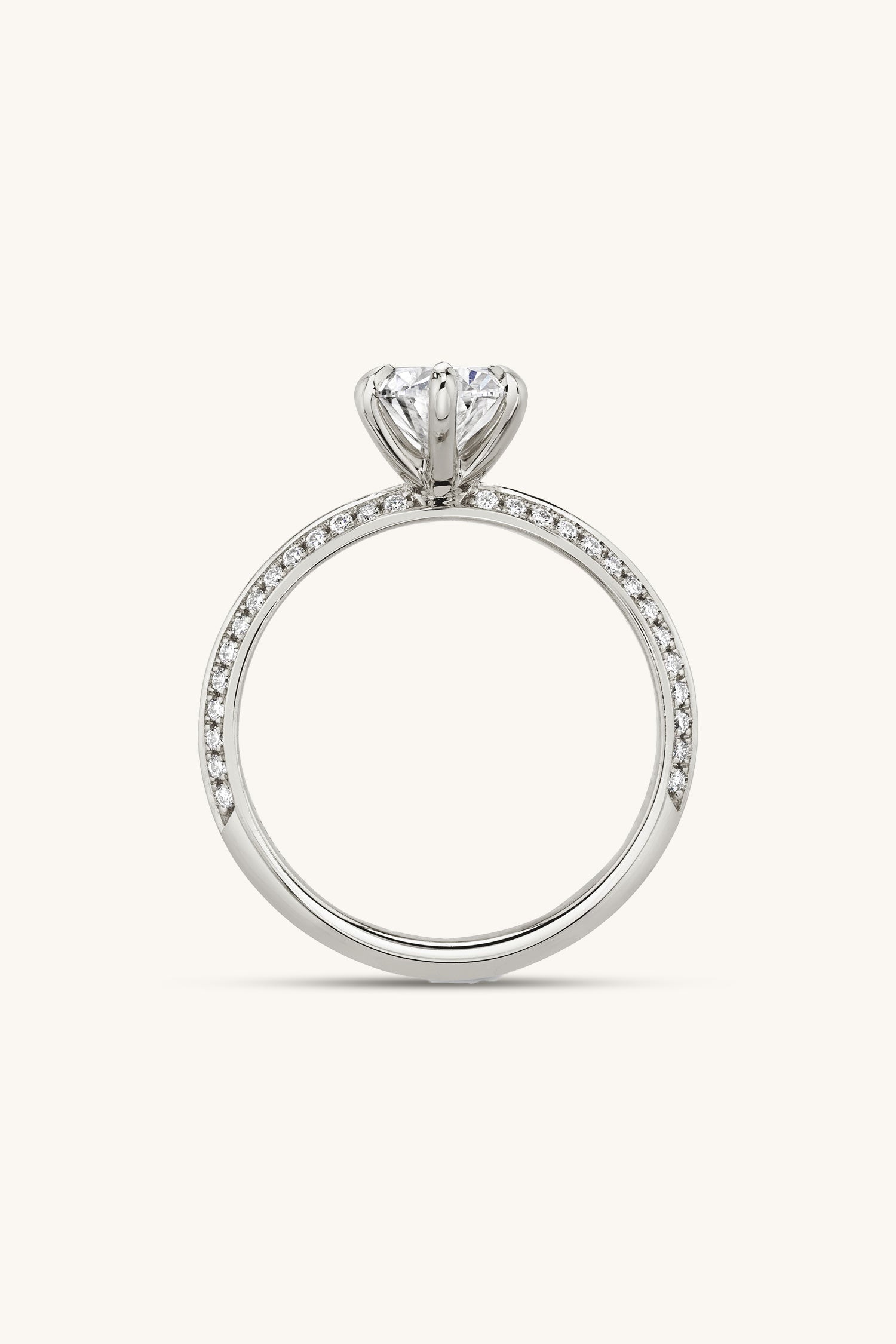 Amália Oval Solitaire Pavé Ring