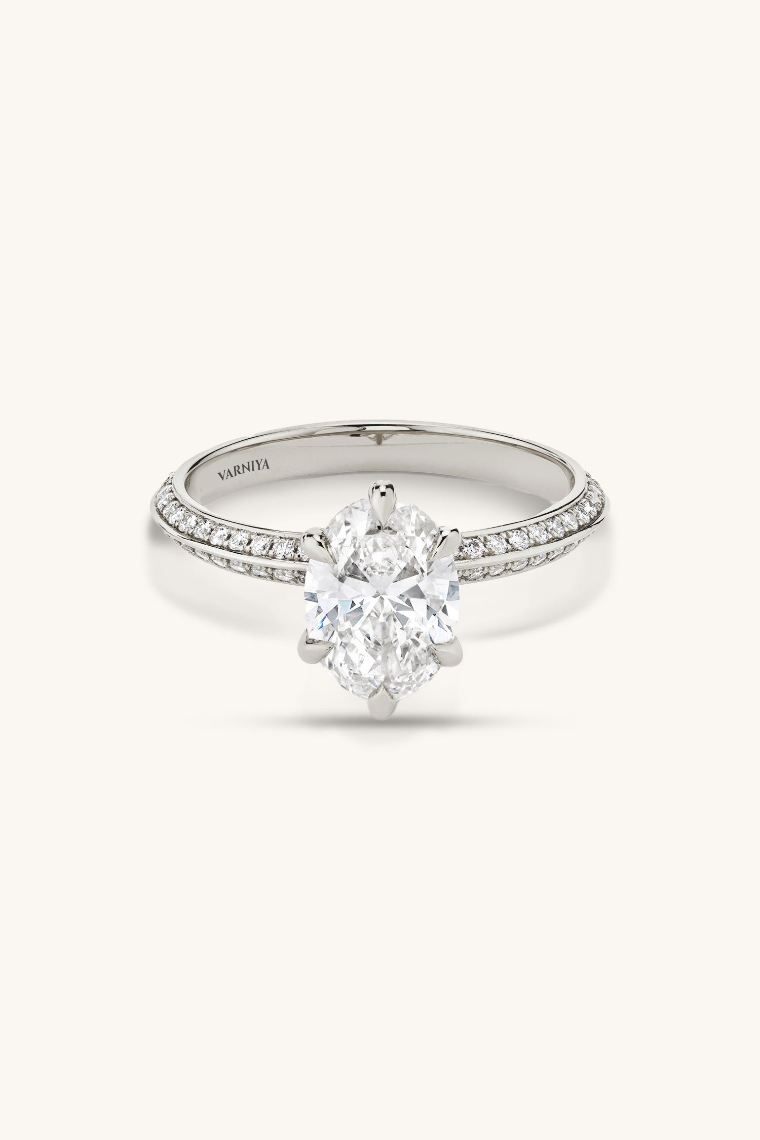 Amália Oval Solitaire Pavé Ring