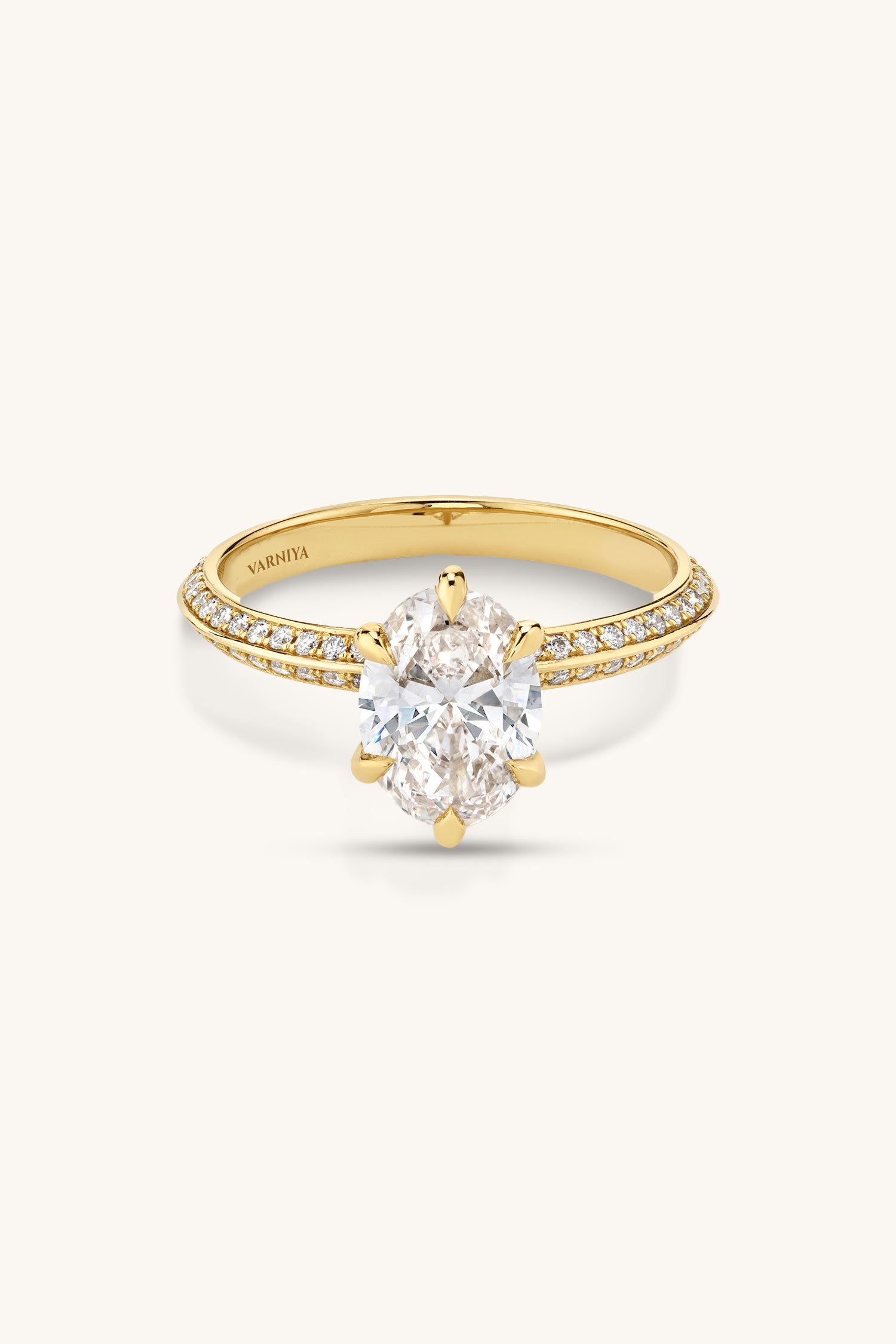 Amália Oval Solitaire Pavé Ring