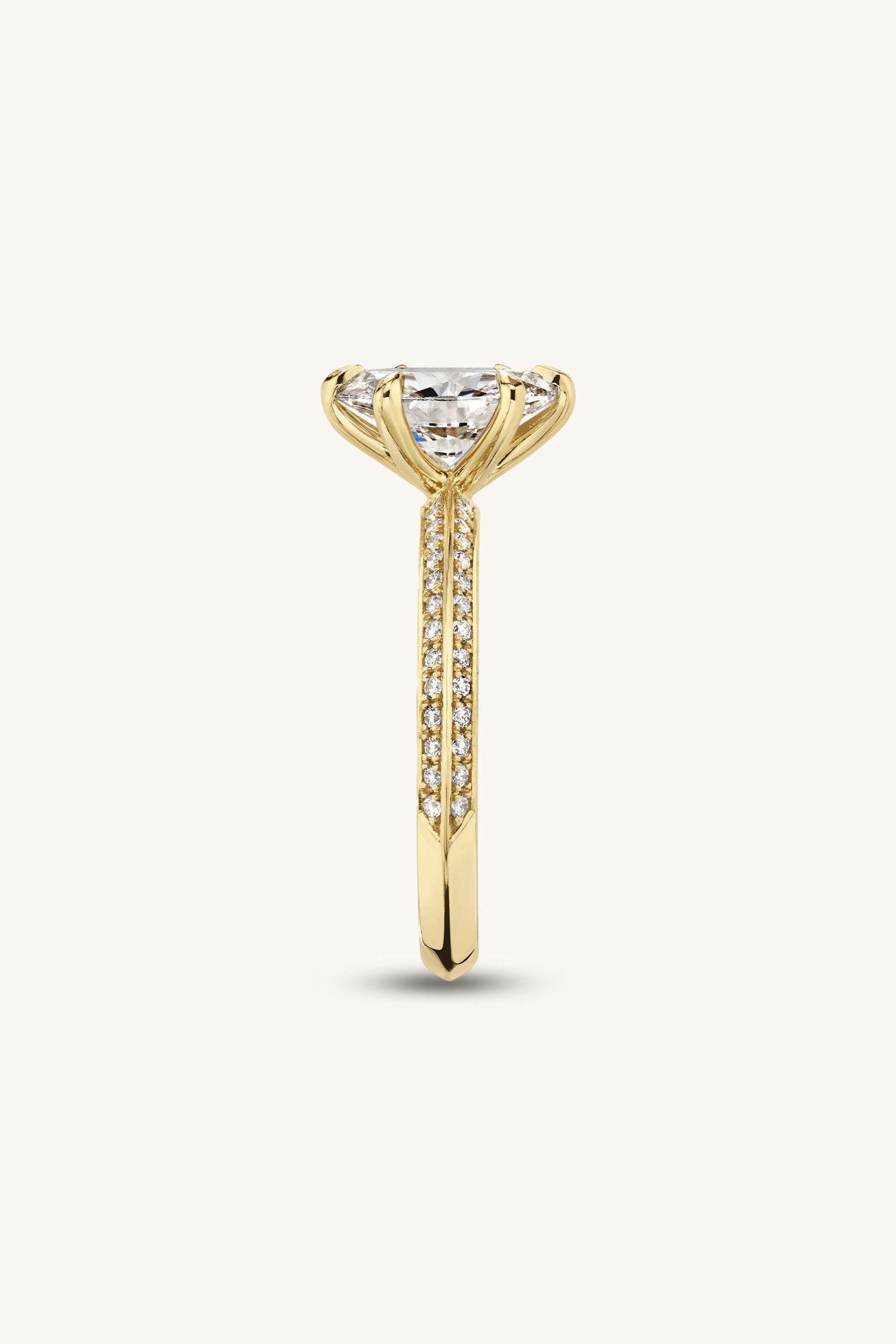 Amália Oval Solitaire Pavé Ring