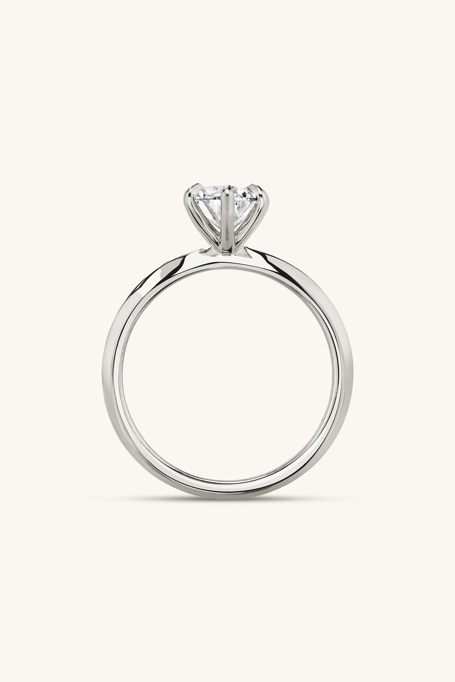 Amália Oval Solitaire Ring