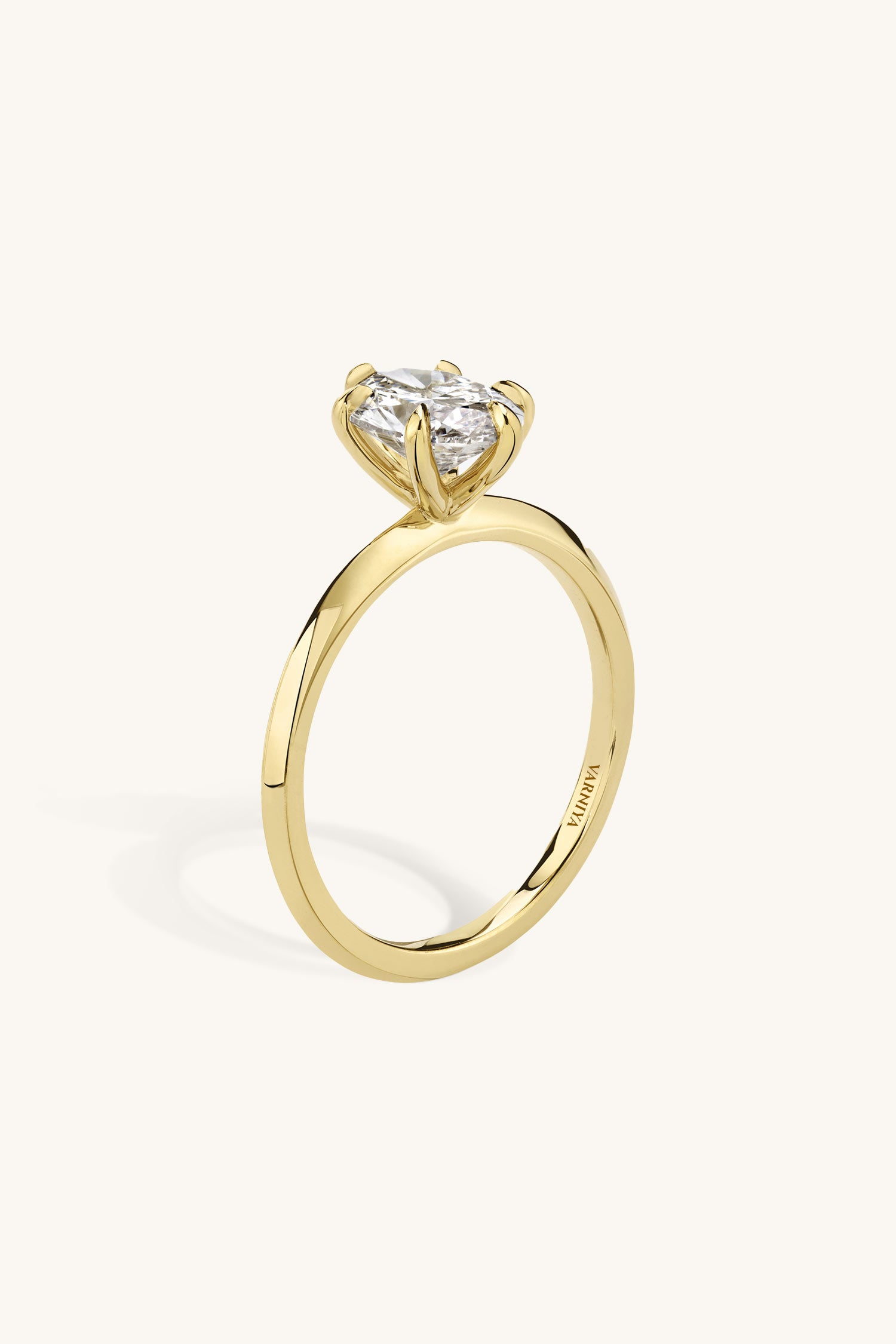 Amália Oval Solitaire Ring