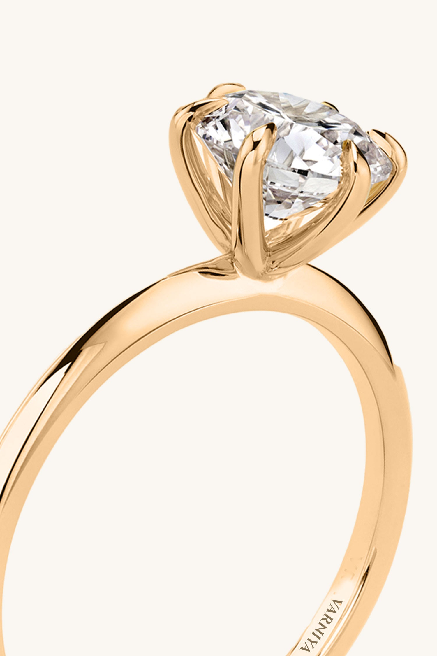 Amália Round Brilliant Solitaire Ring