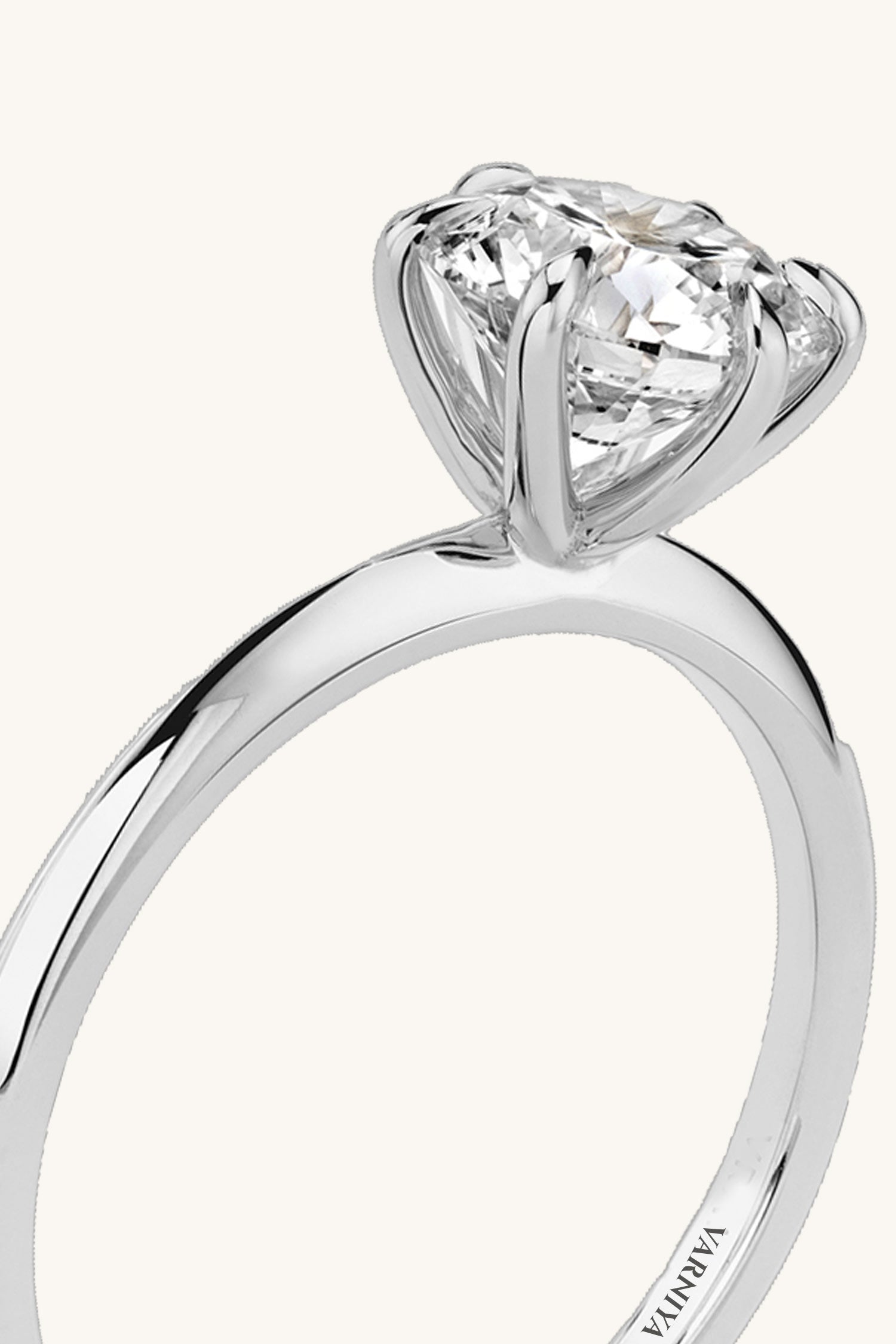 Amália Round Brilliant Solitaire Ring