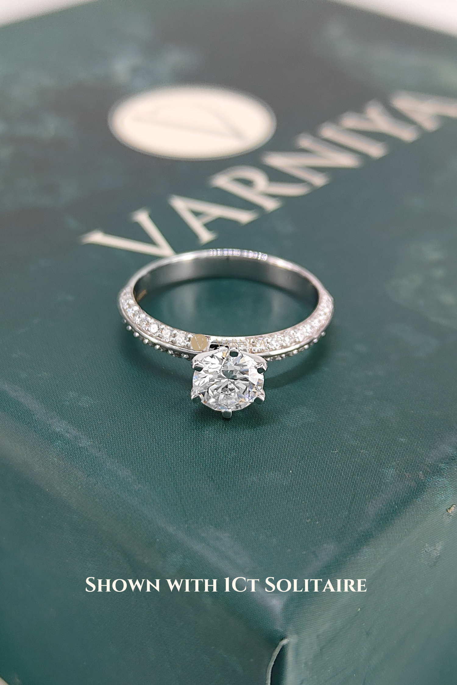 Amália Round Brilliant Solitaire Pavé Ring