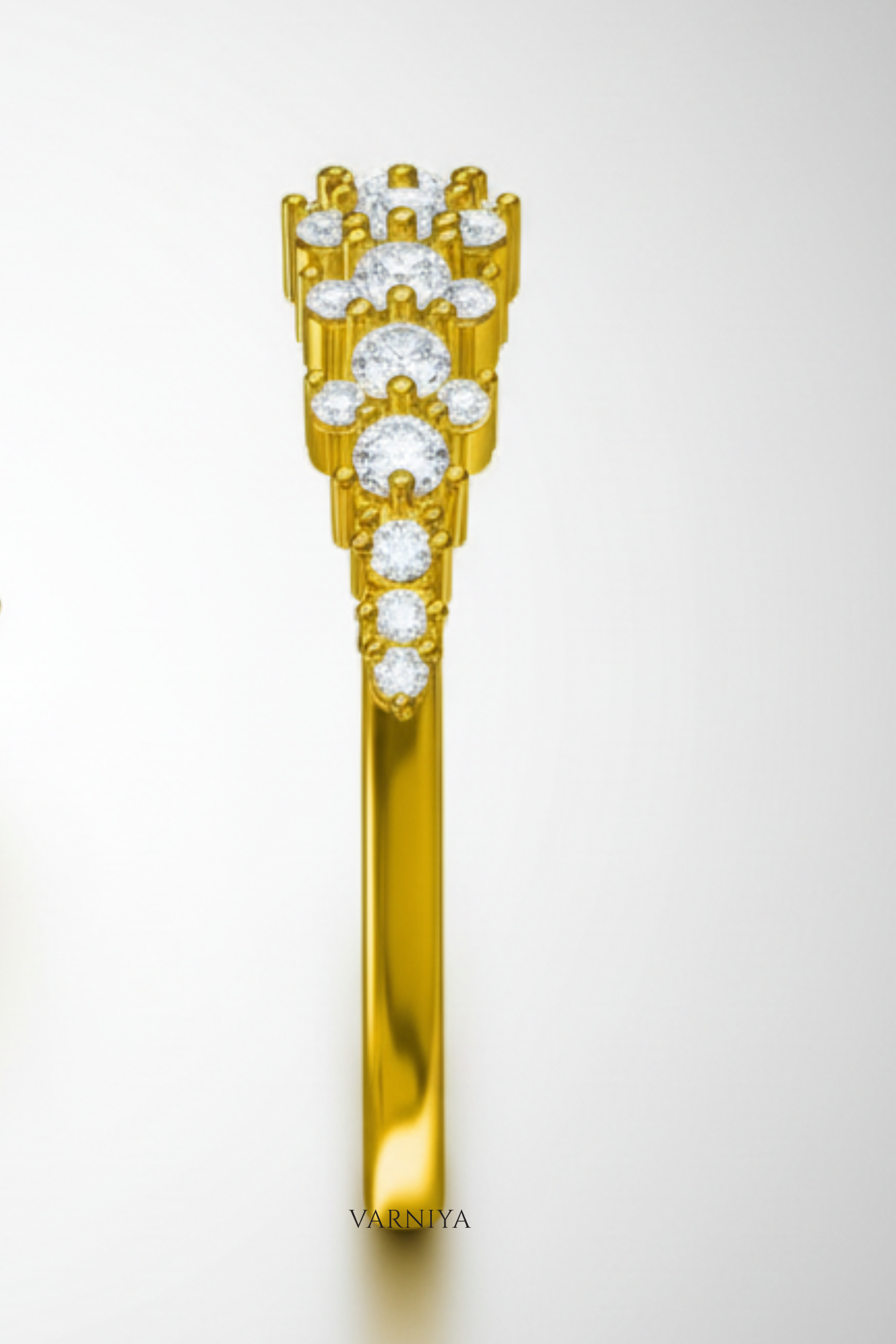 The Estrella Brillante Scattered Pavé Band