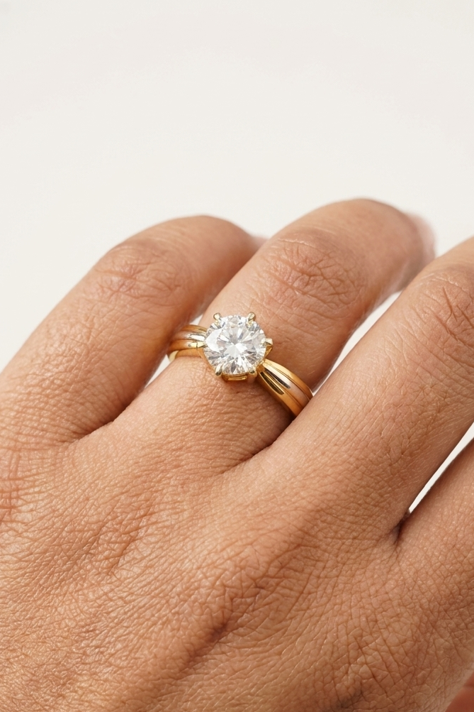 Esperanza Dual-tone Ring with a Round Value Solitaire